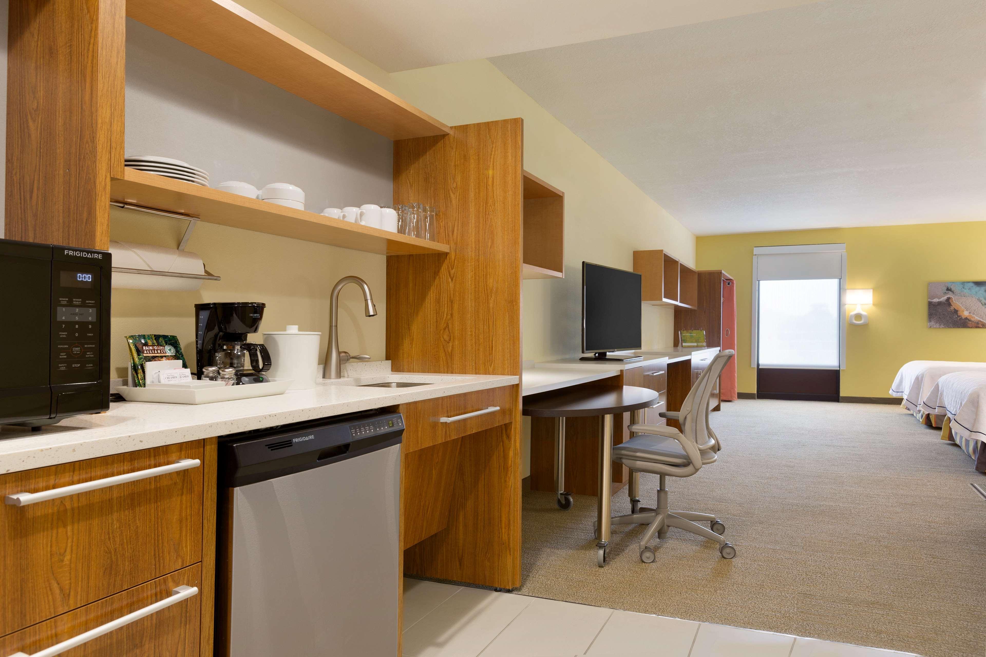 Studio Two Queen Beds