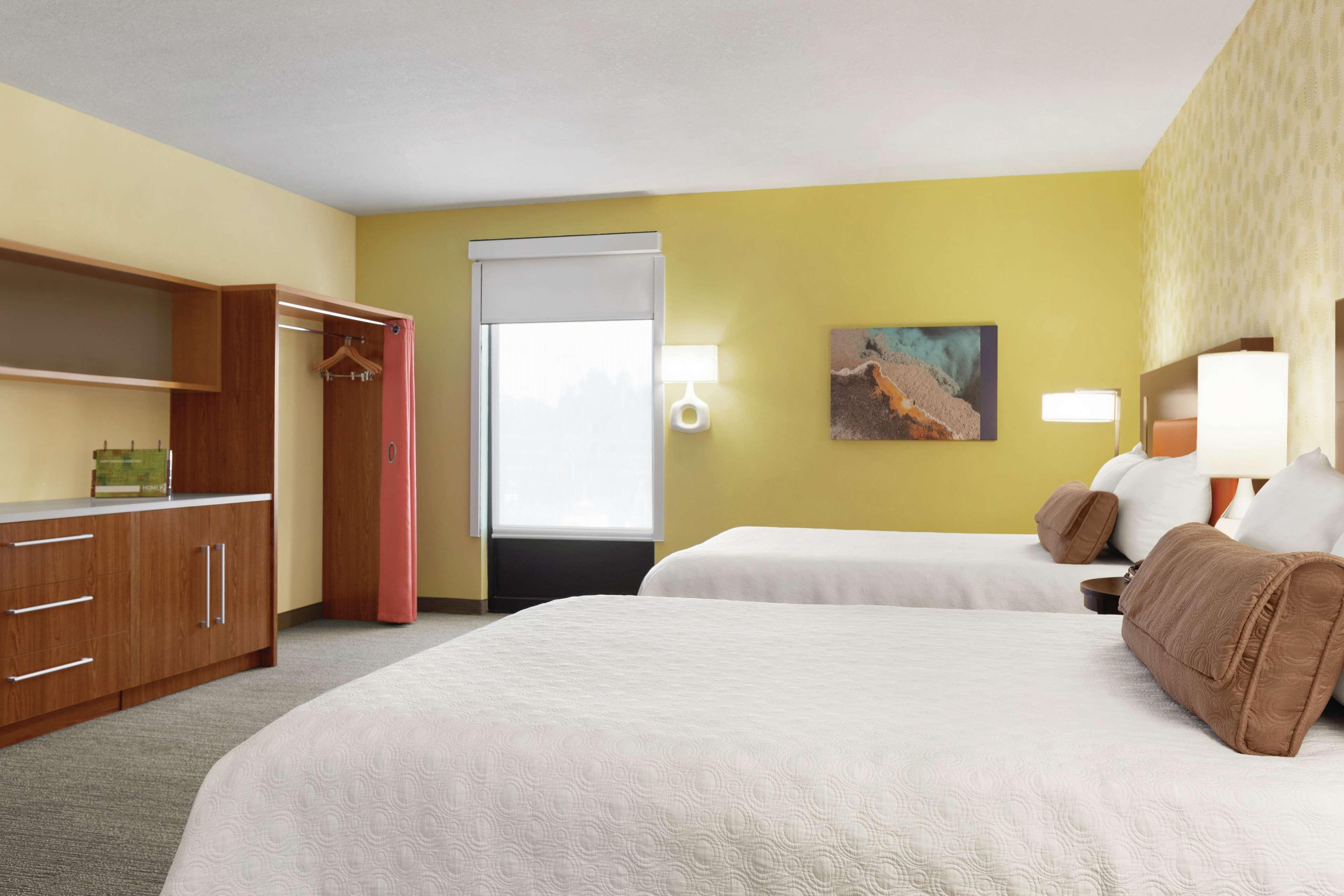 Studio Two Queen Beds