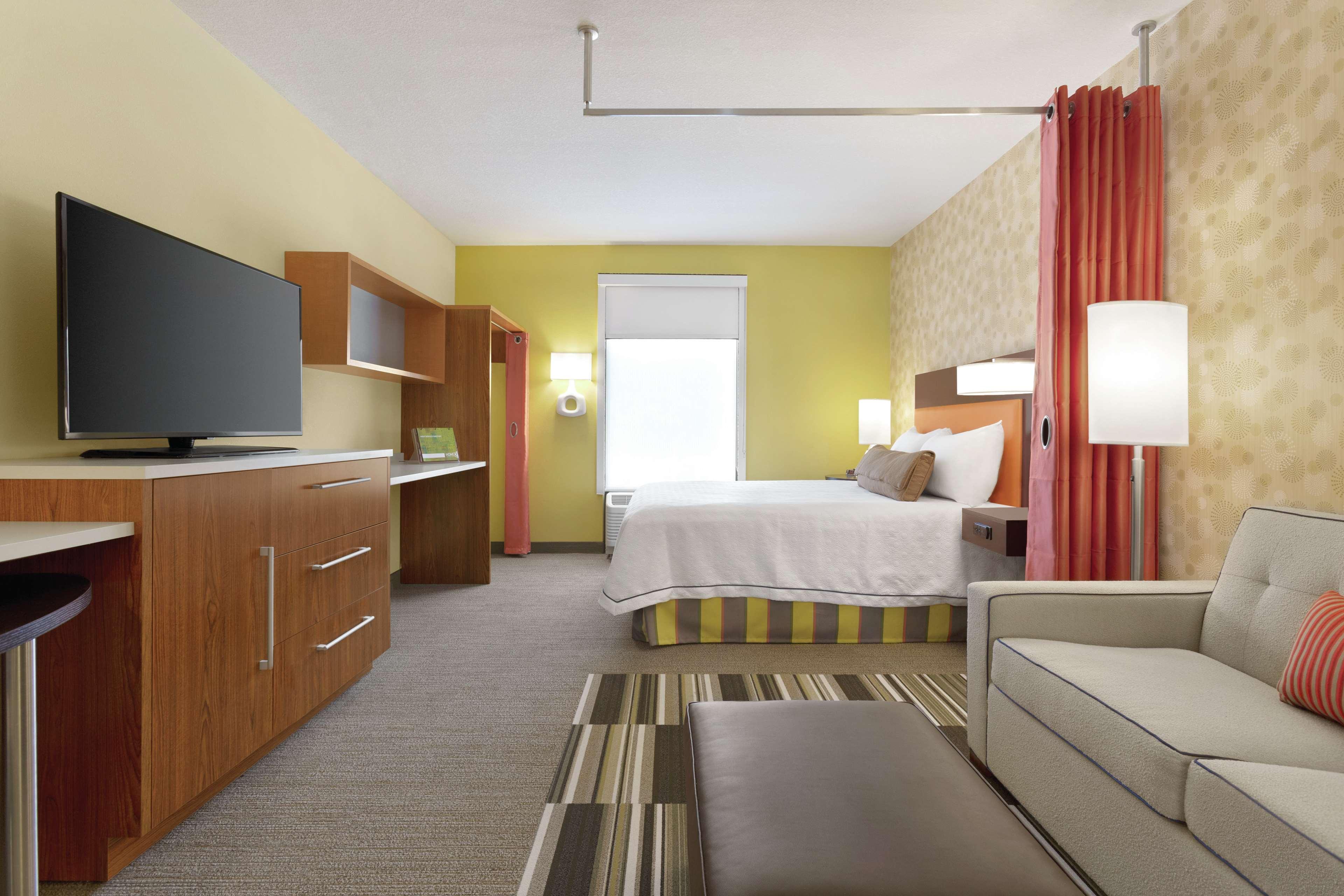 Studio Queen Size Bed