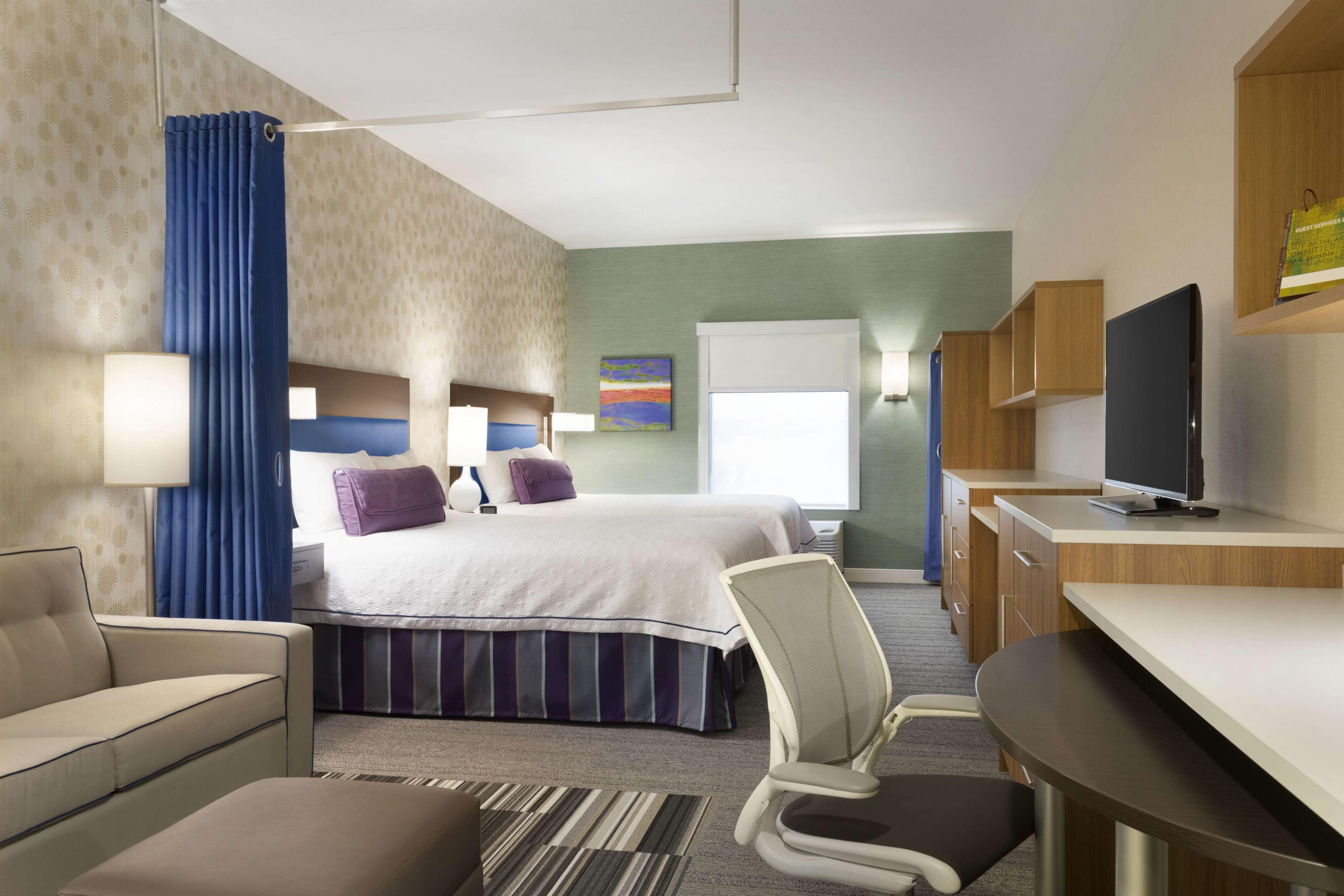 Studio Two Queen Beds Non Smoking