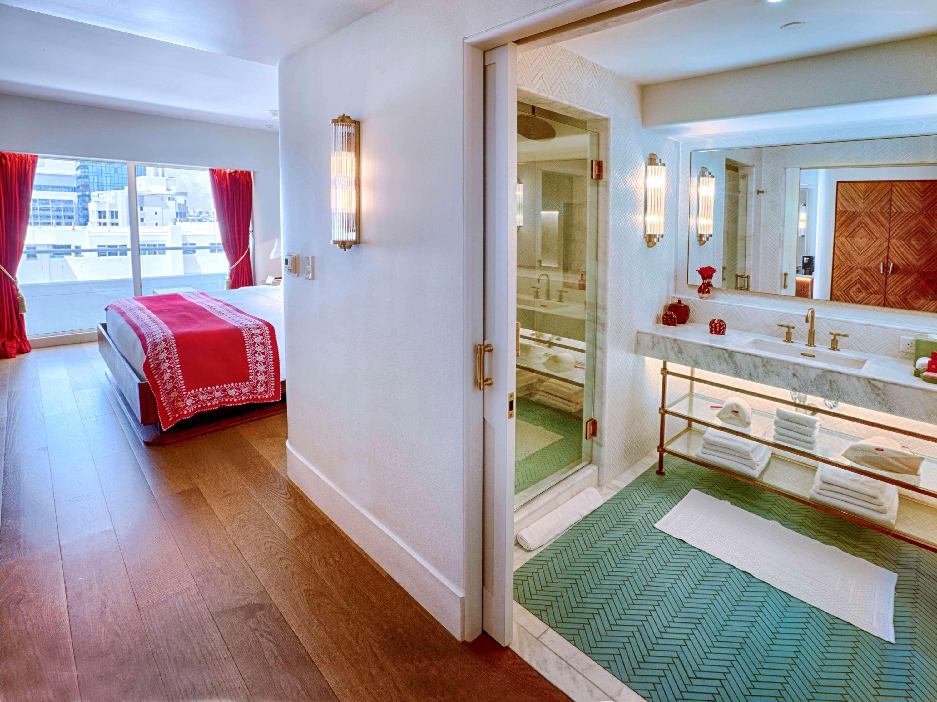 Double Partial Ocean View King Bed