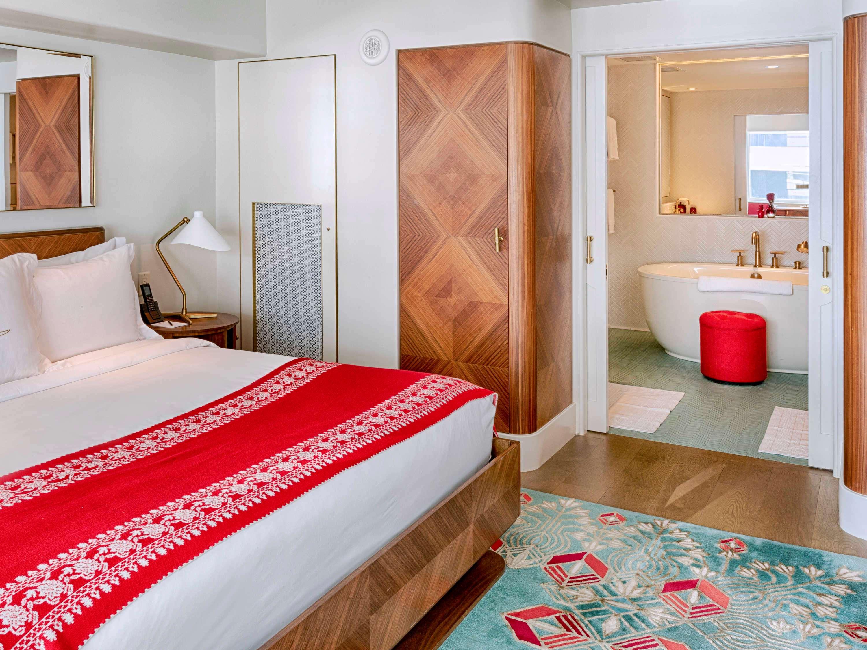 Junior Suite Ocean View King Bed