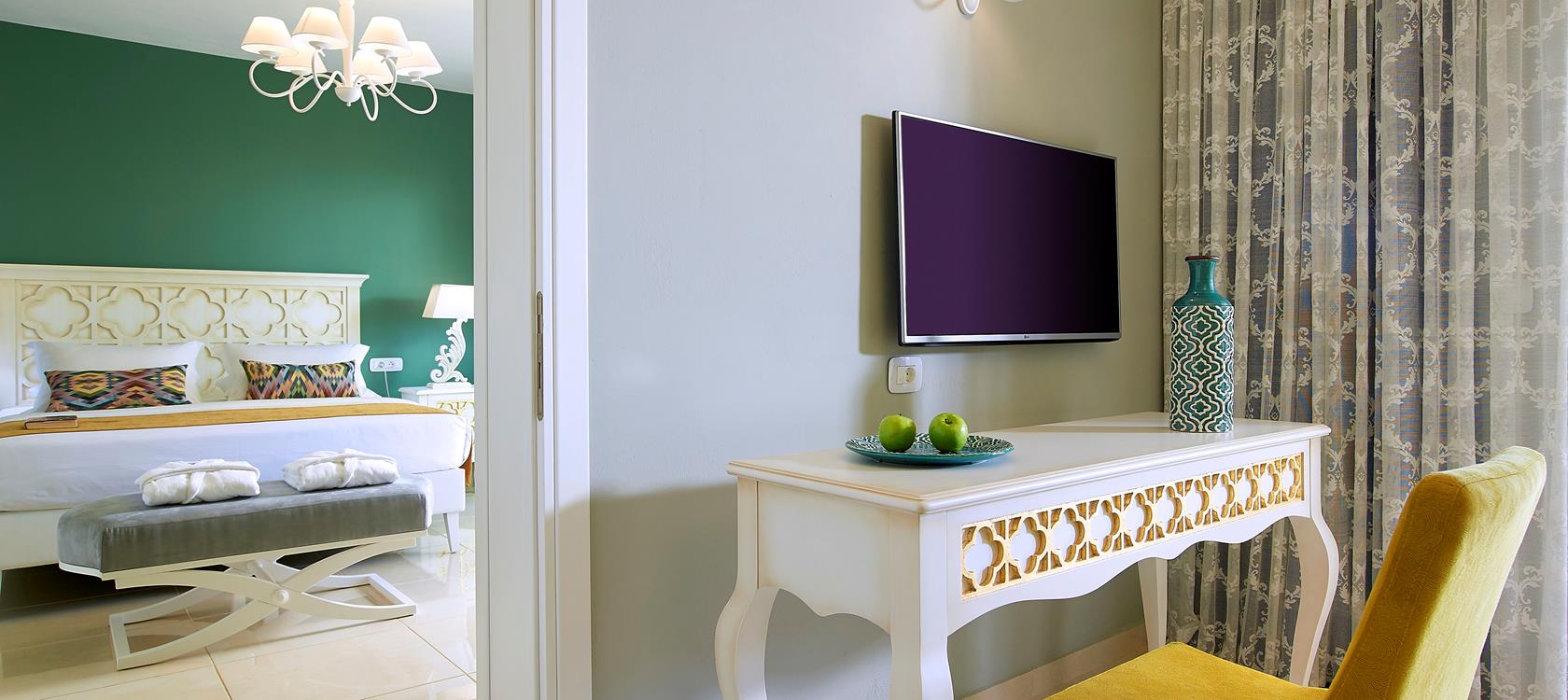 Family Room Deluxe with Private Pool