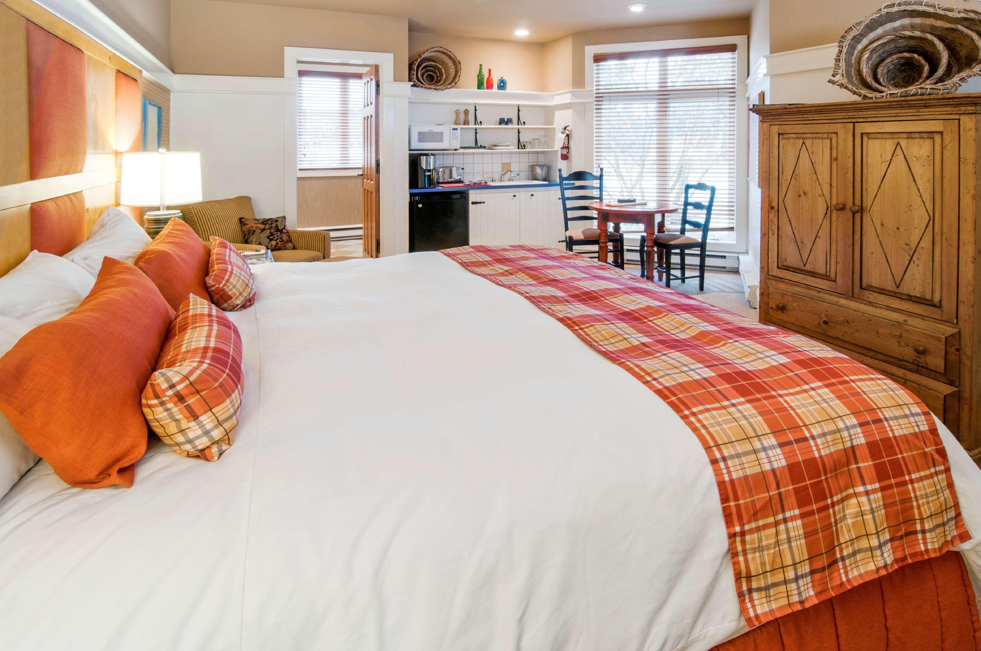 Studio King Size Bed