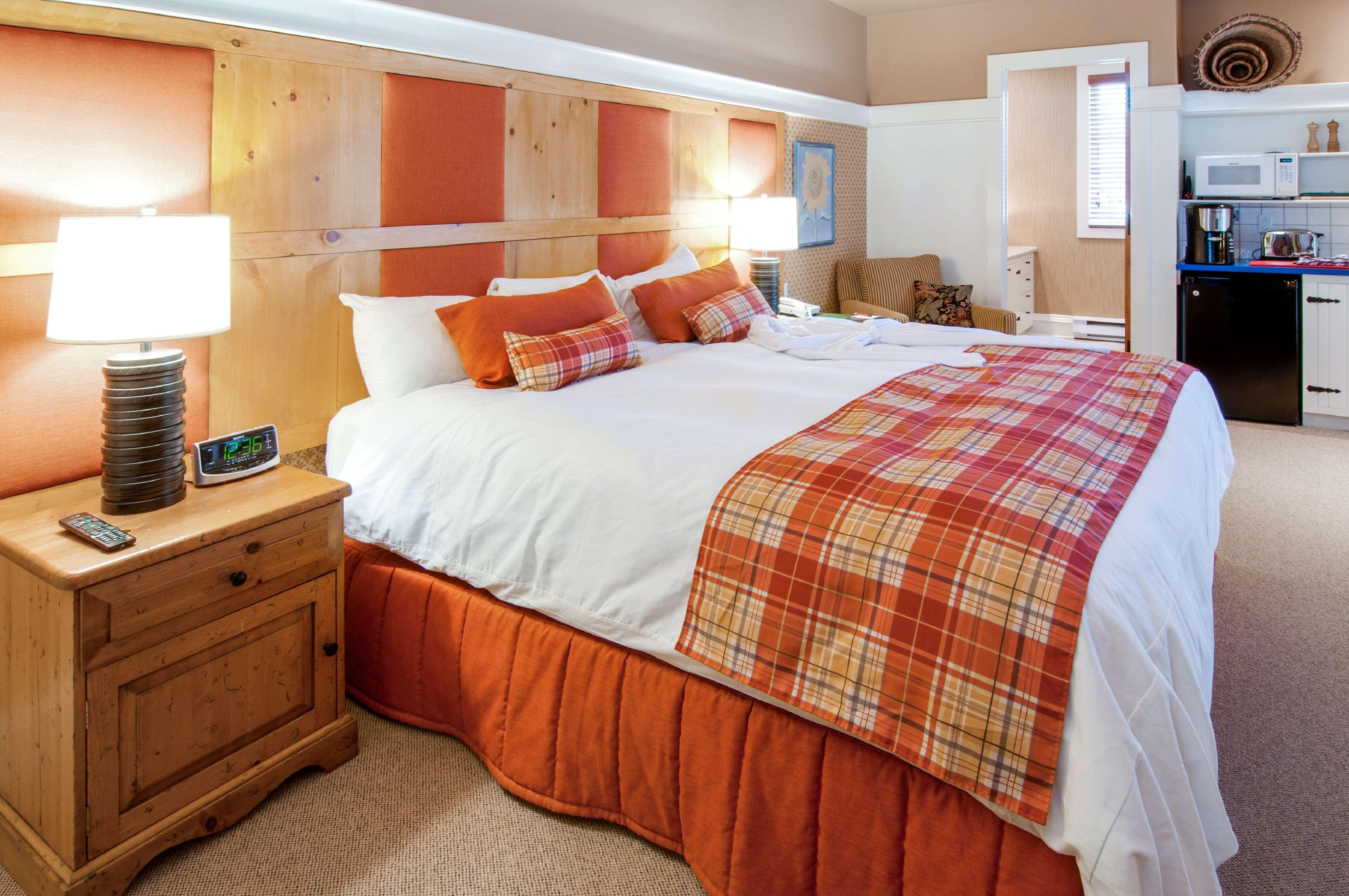 Studio King Size Bed