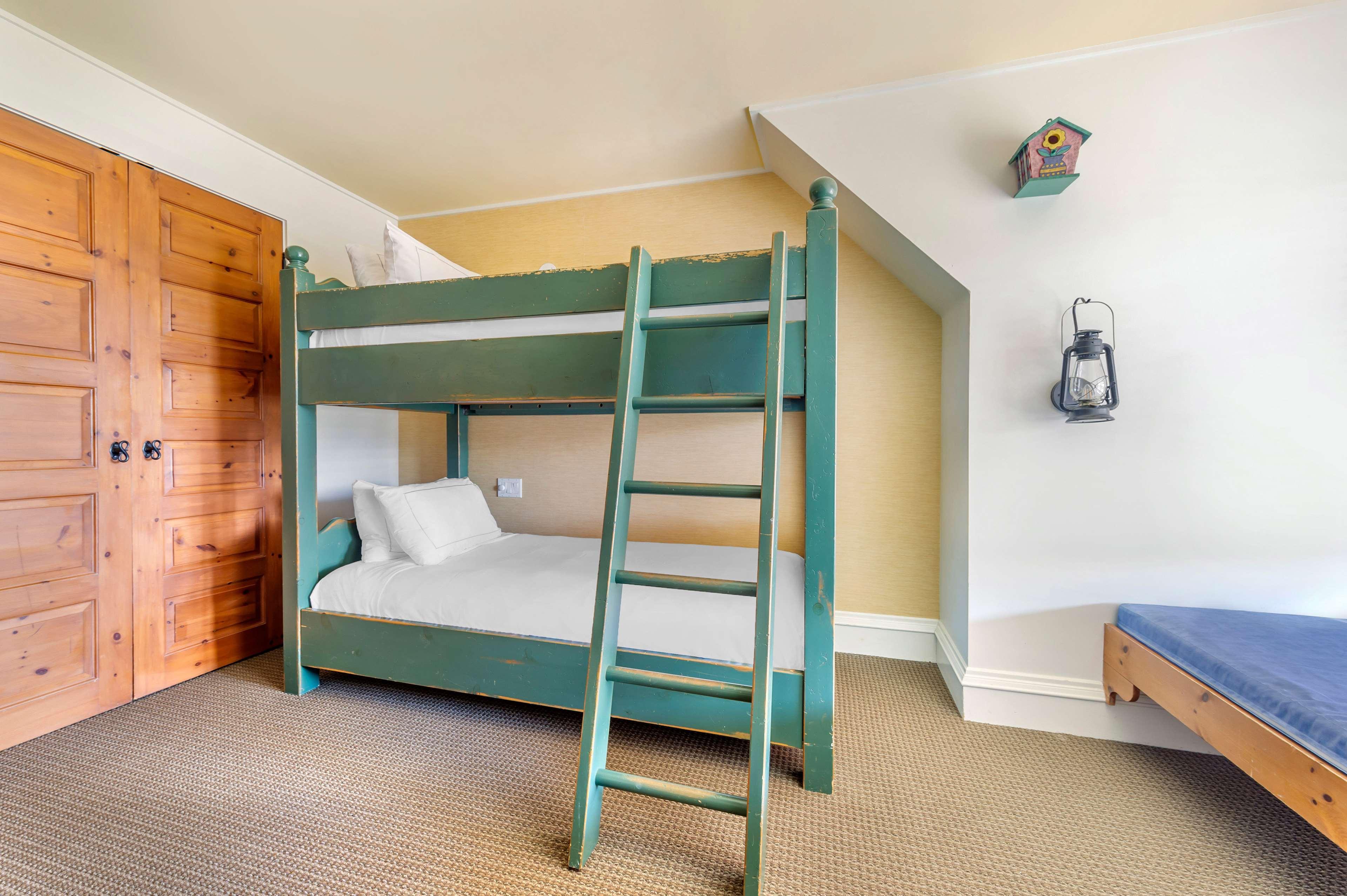 Suite Queen Size Bed