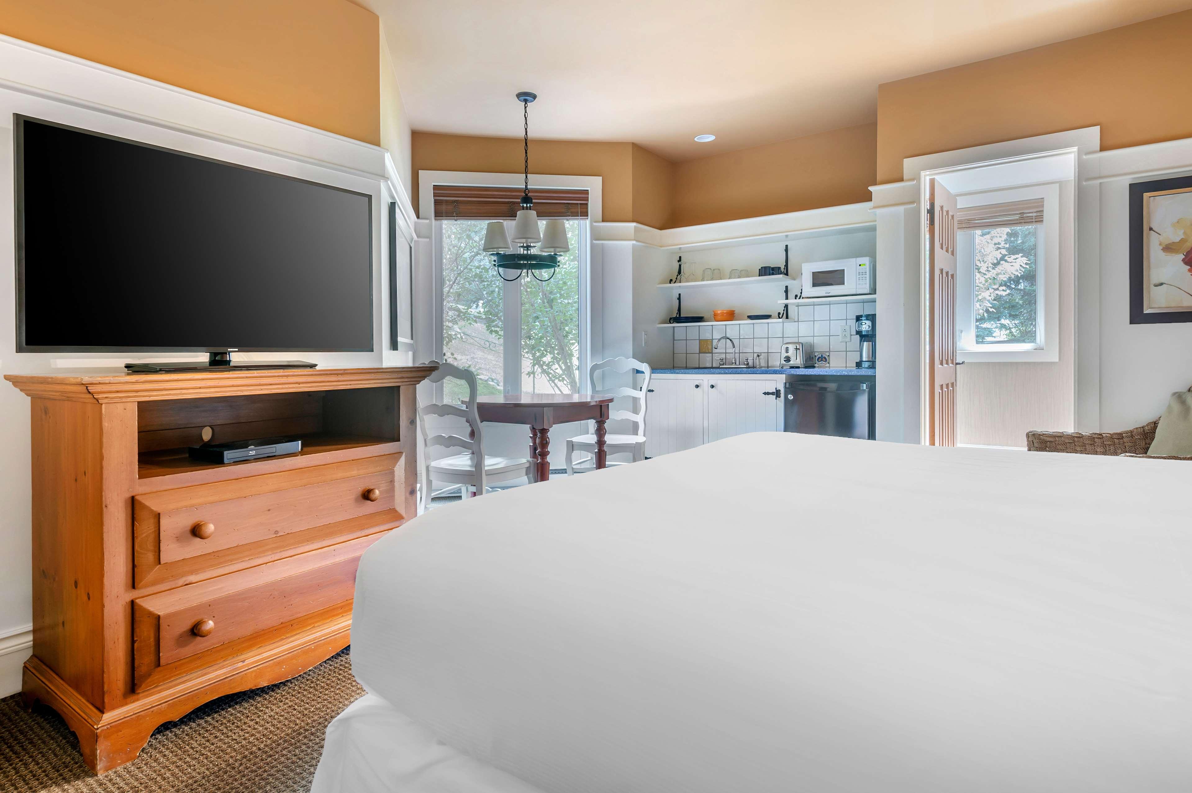 Studio King Size Bed