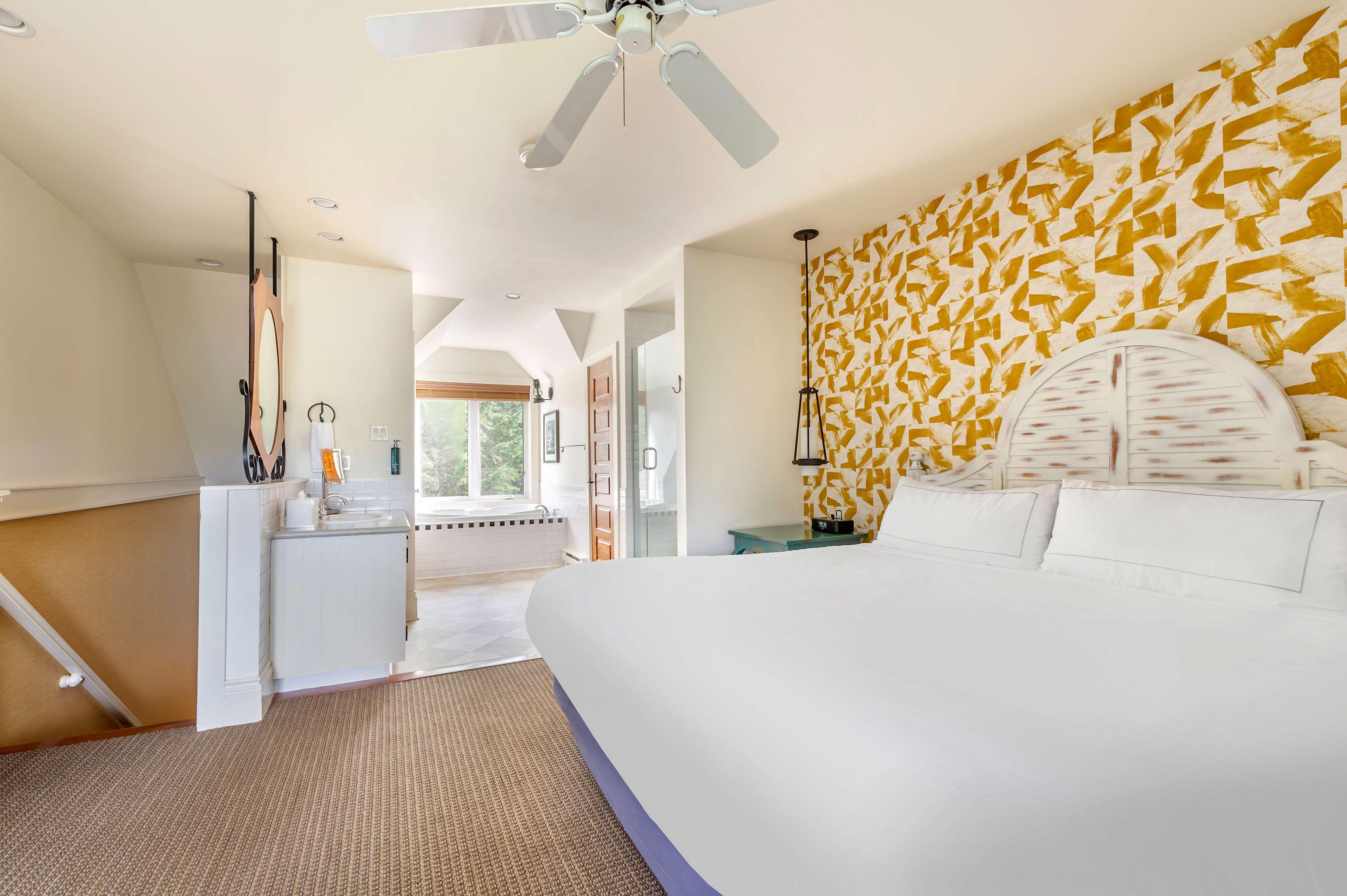 Suite King Bed One Bedroom 