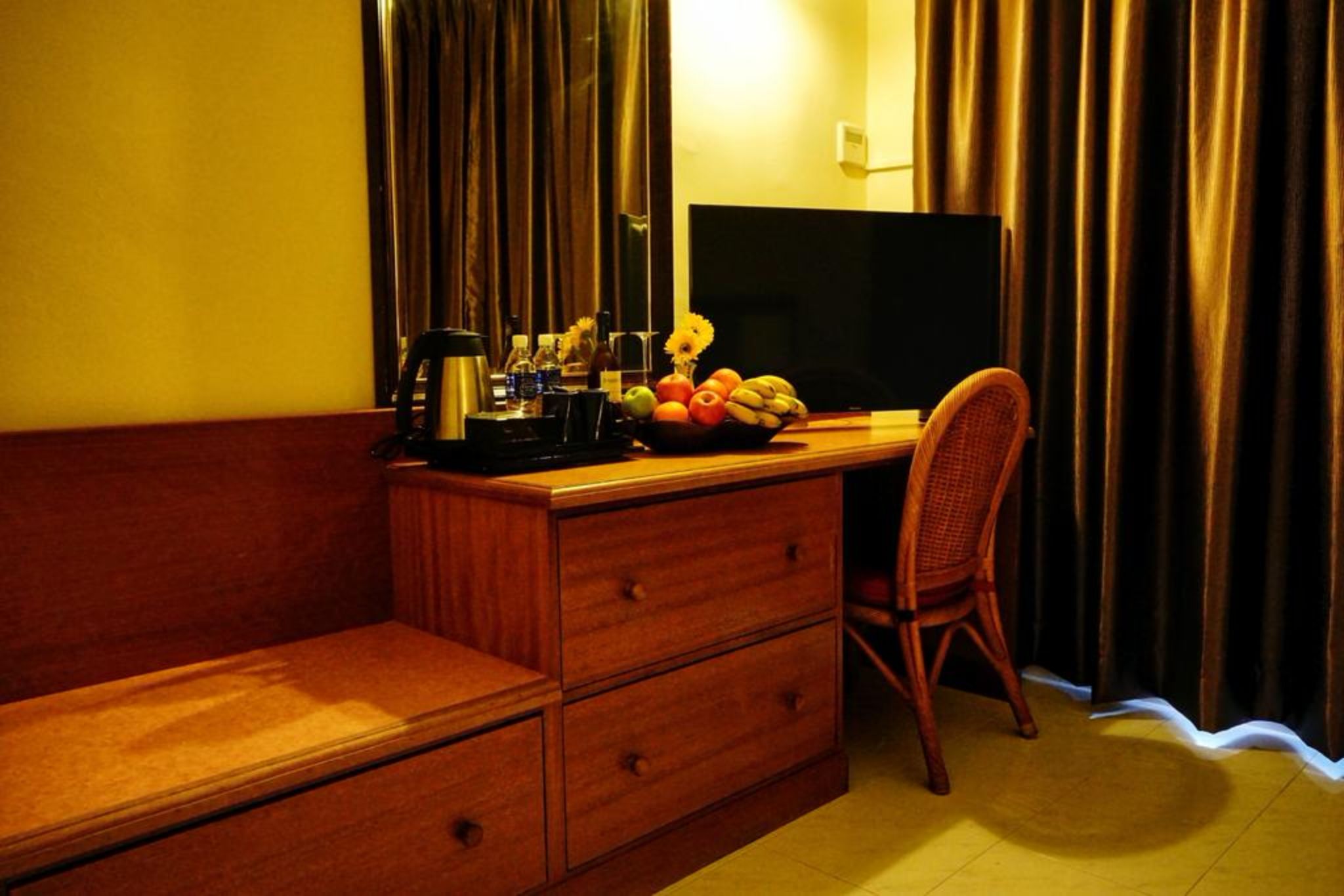 Studio King Size Bed