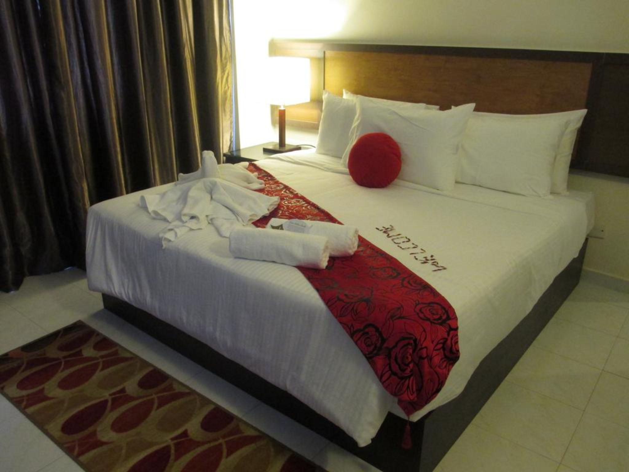 Studio King Size Bed