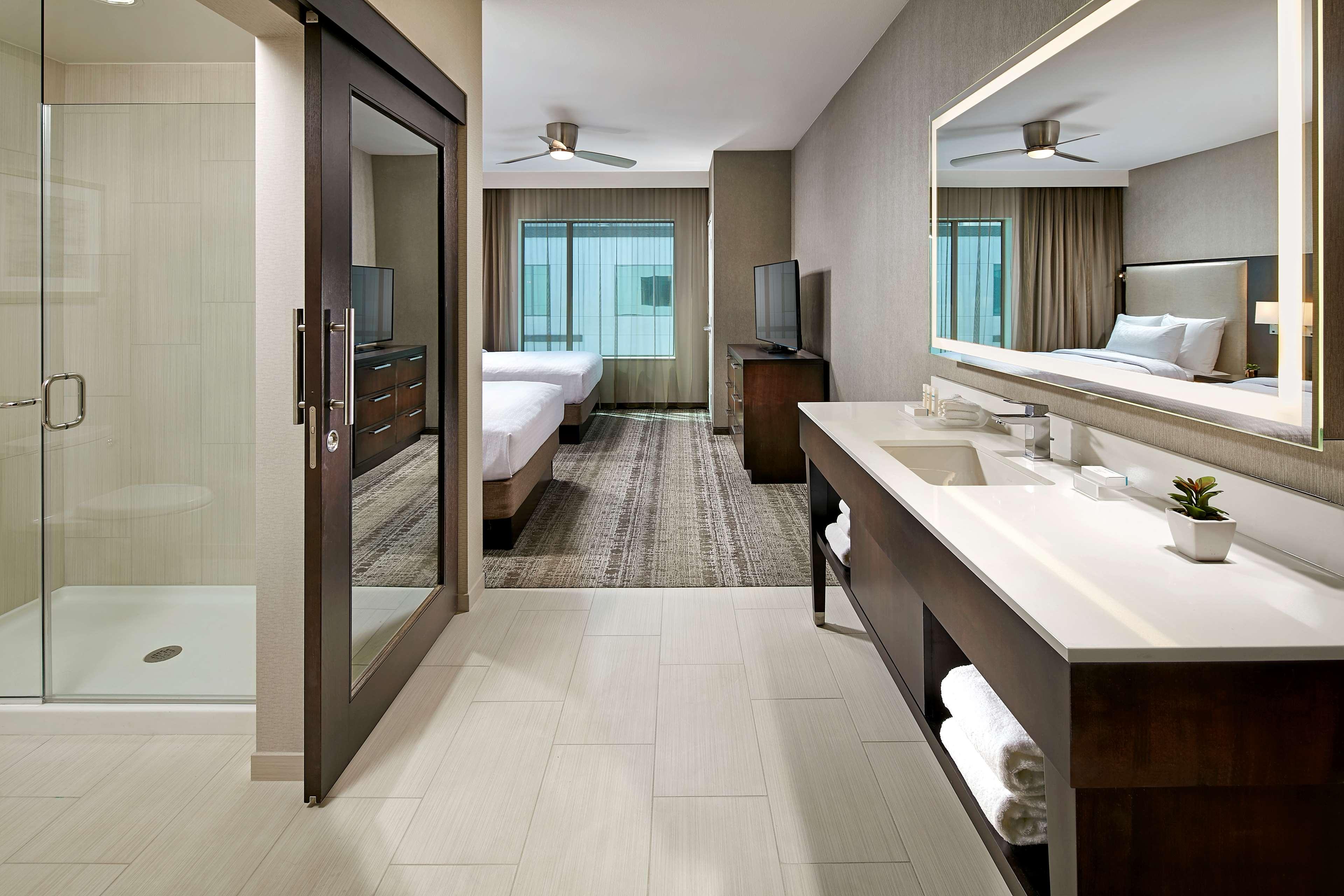 Studio Two Queen Beds Non Smoking