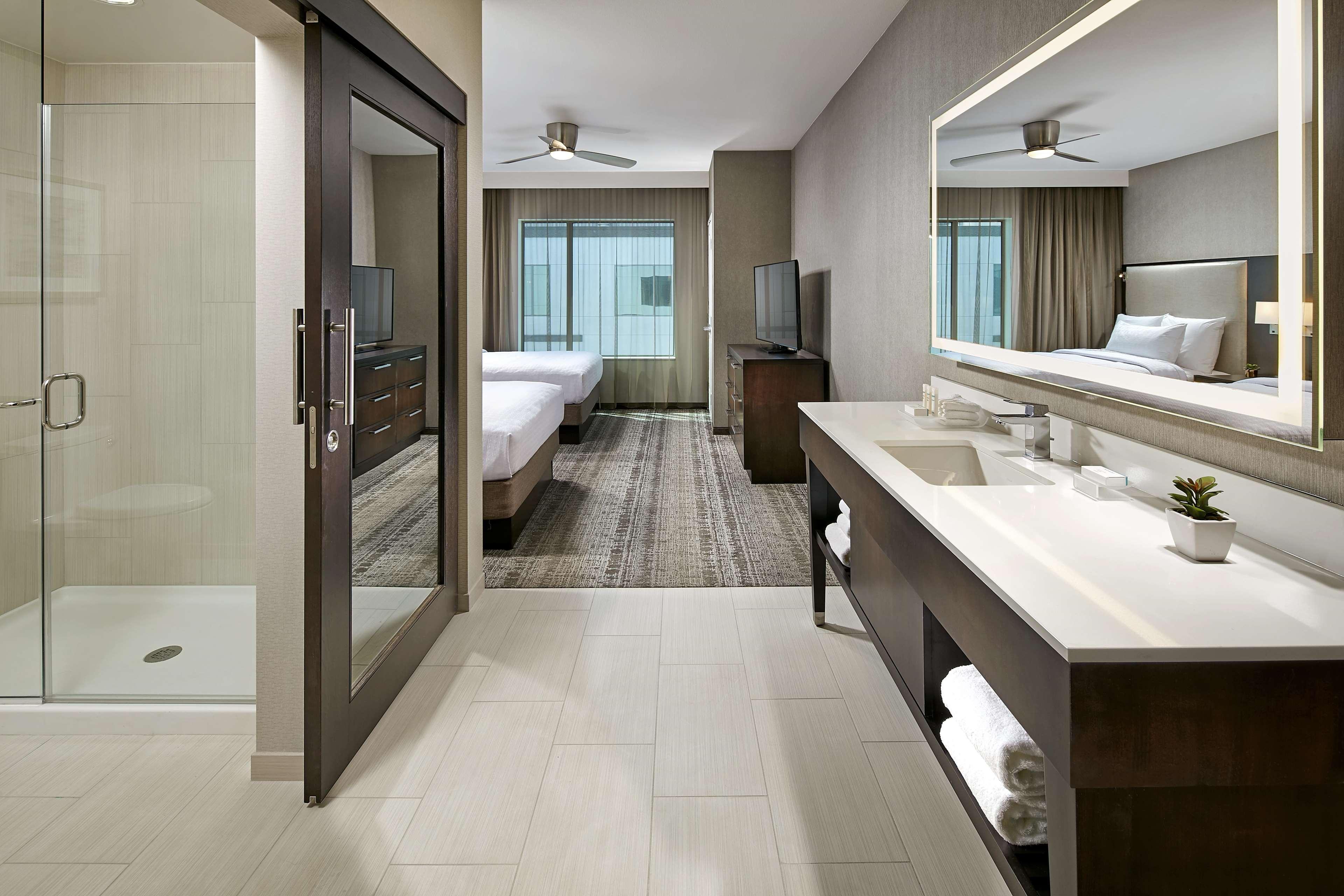 Studio Two Queen Beds