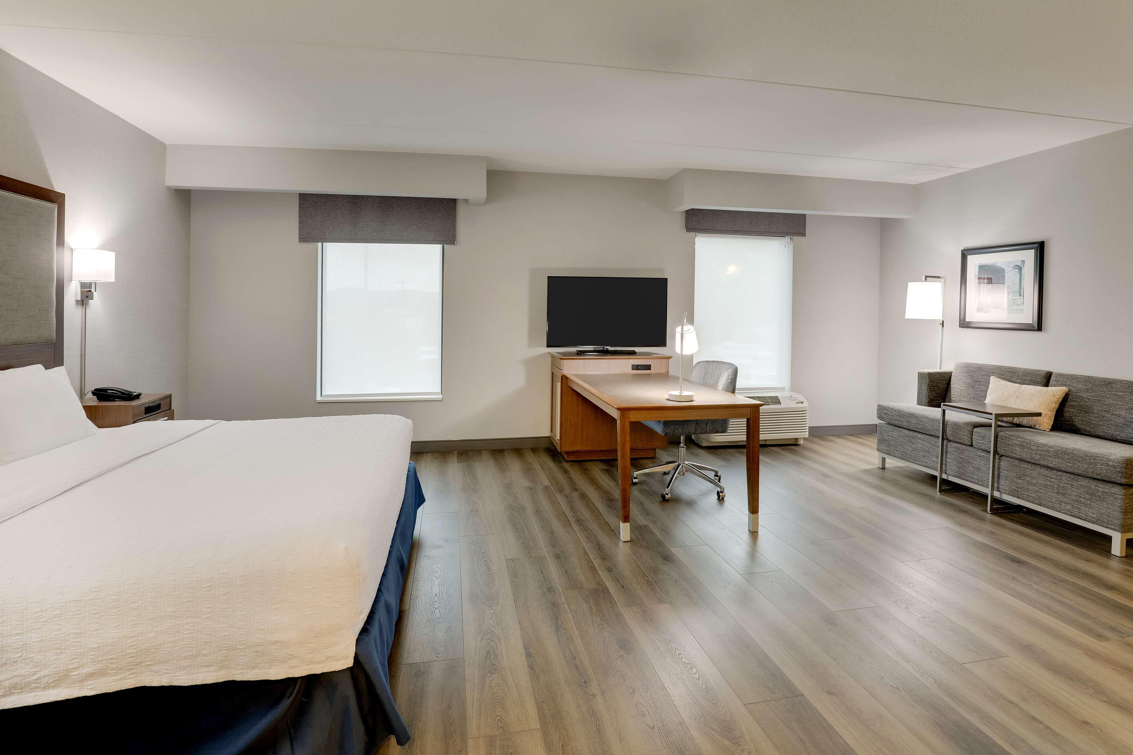 Studio Accessible King Size Bed