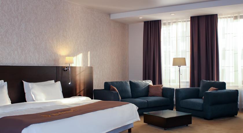 Family Room Capacity 3