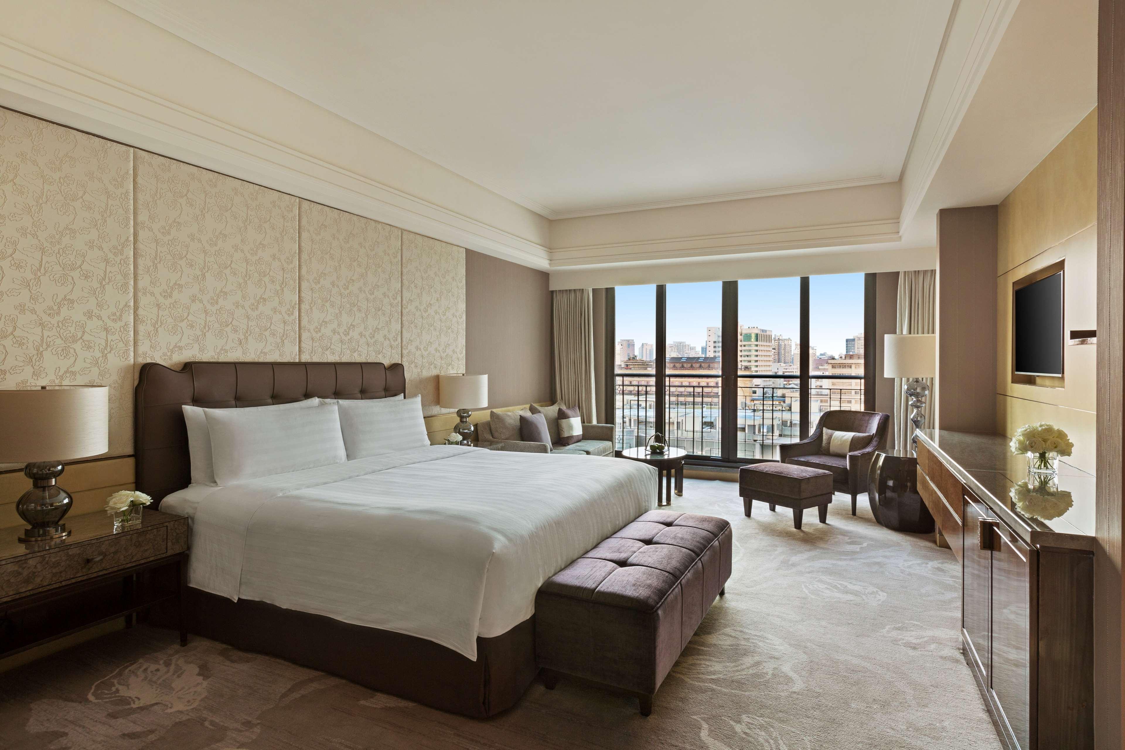 Room Premier King Bed