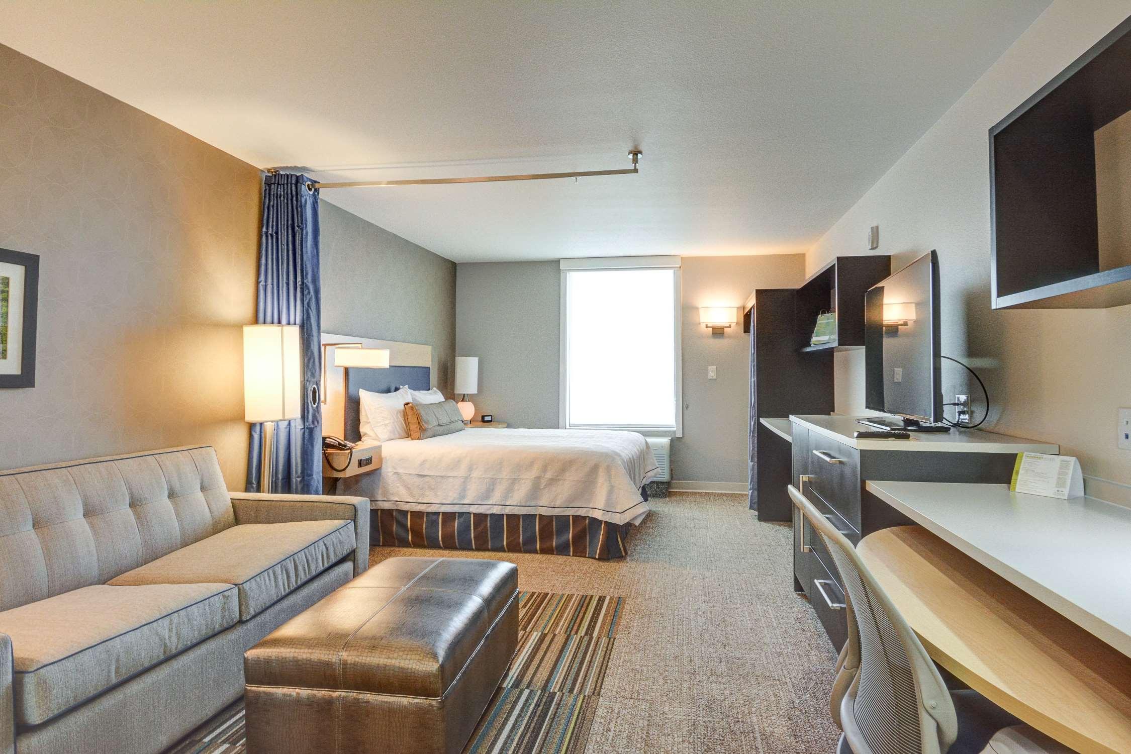 Studio Premium Queen Bed