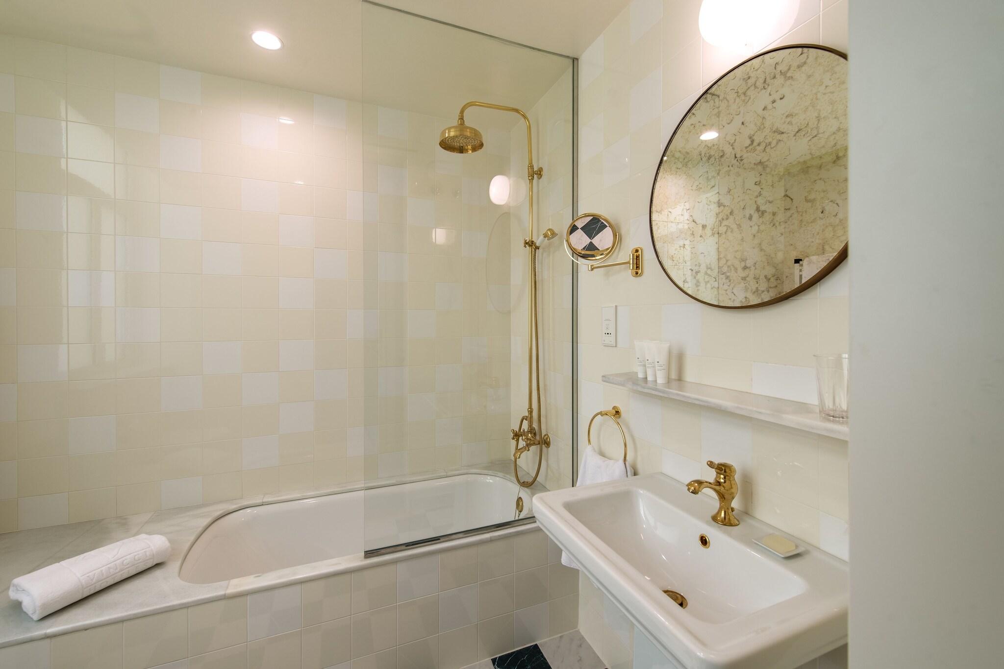 Suite Queen Size Bed