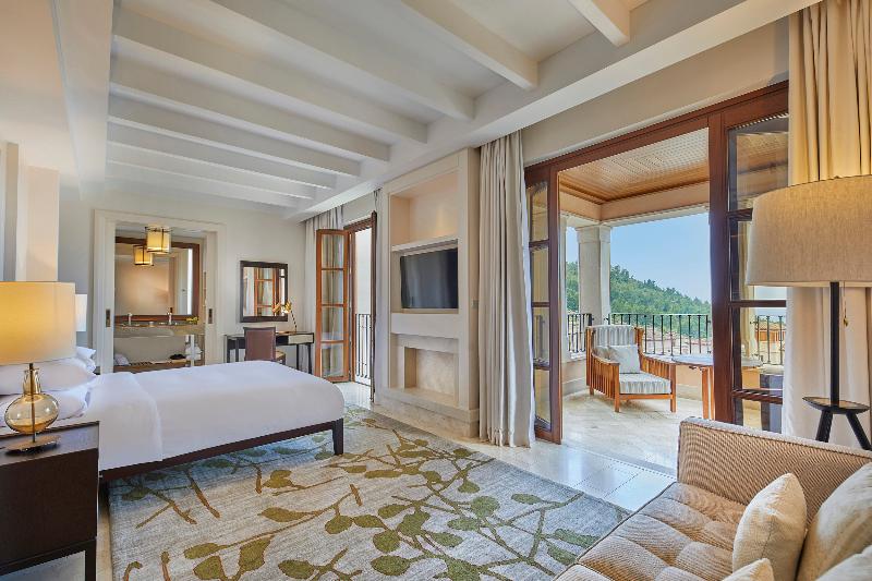 Junior Suite with Views