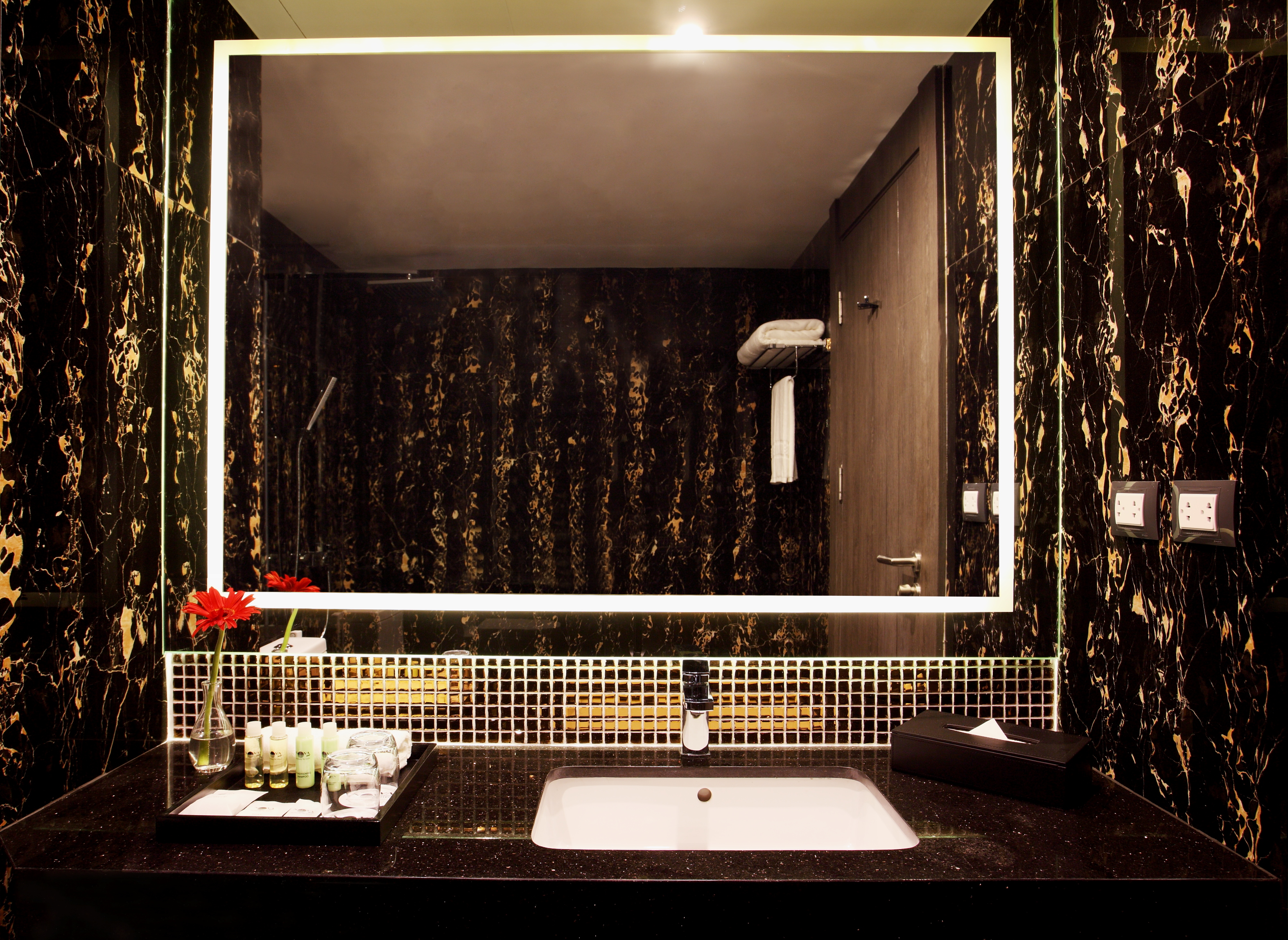 Double Classic Queen Bed