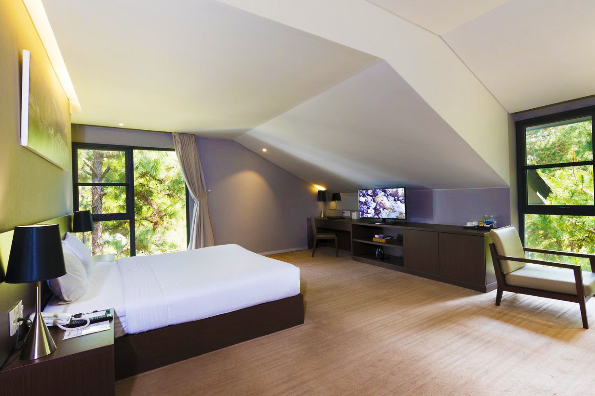 Double Deluxe King Bed