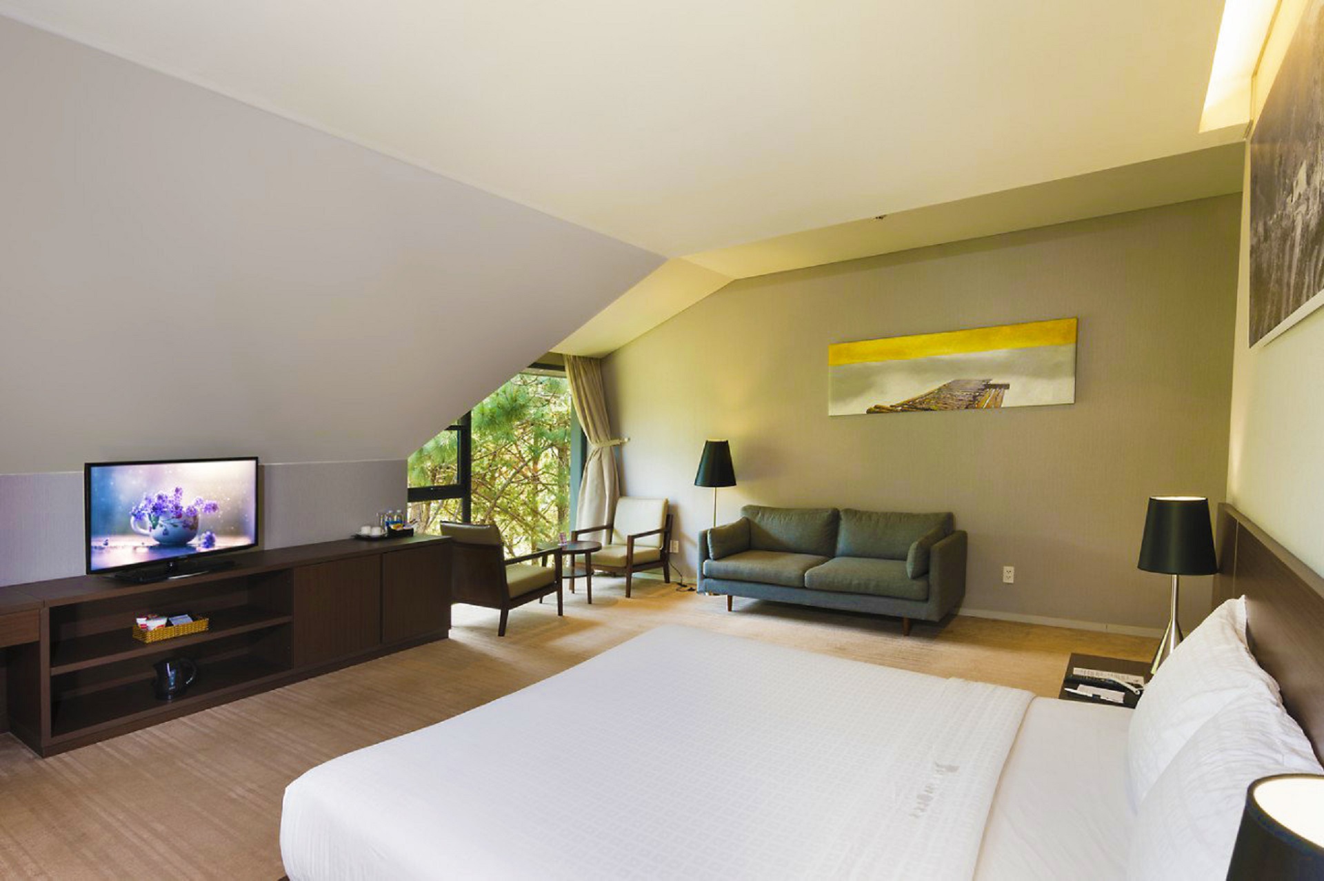 Double Deluxe King Bed