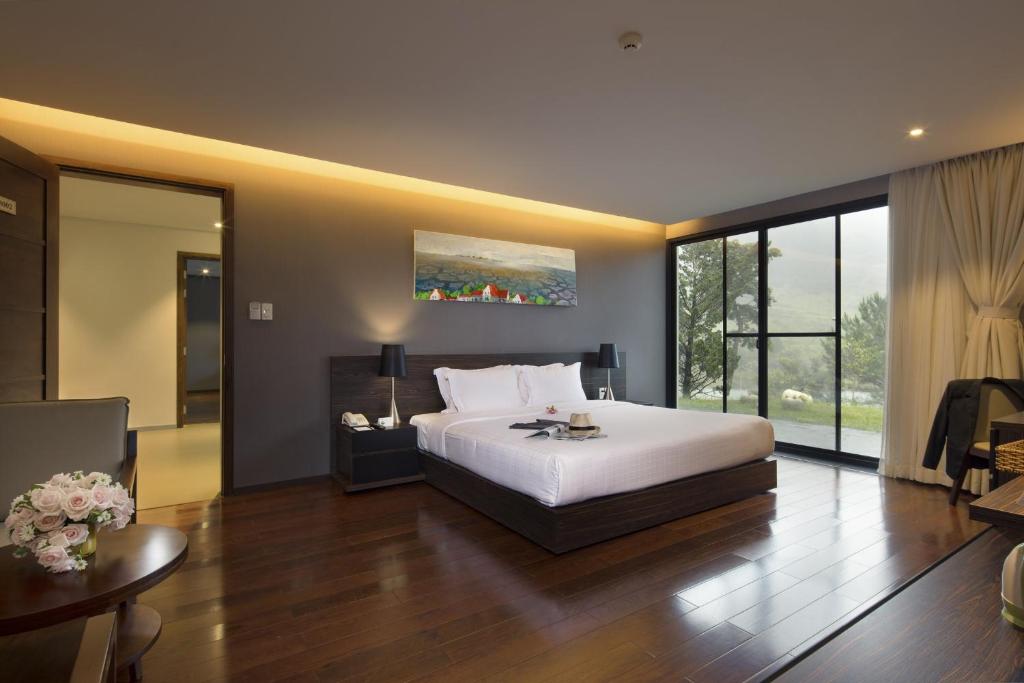 Room Premium King Bed