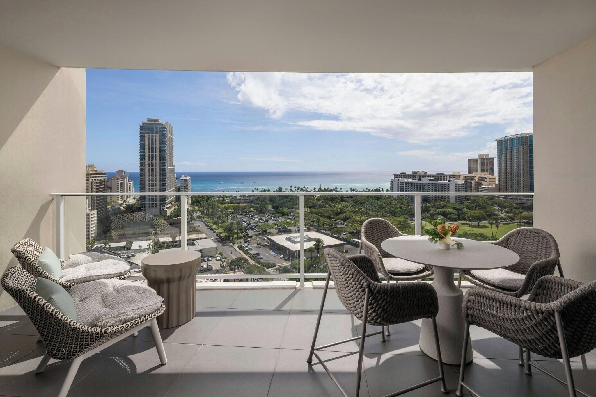 Suite Deluxe with Views
