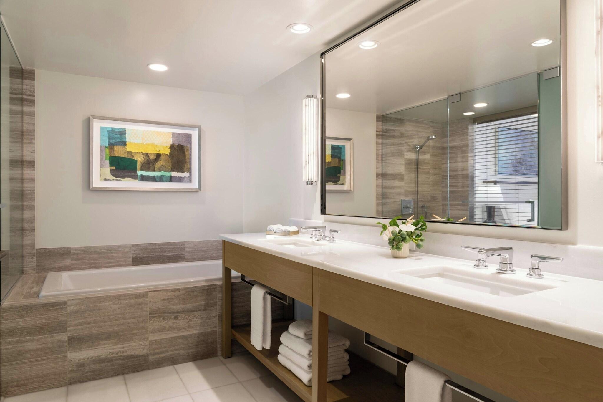 Suite Deluxe with Views