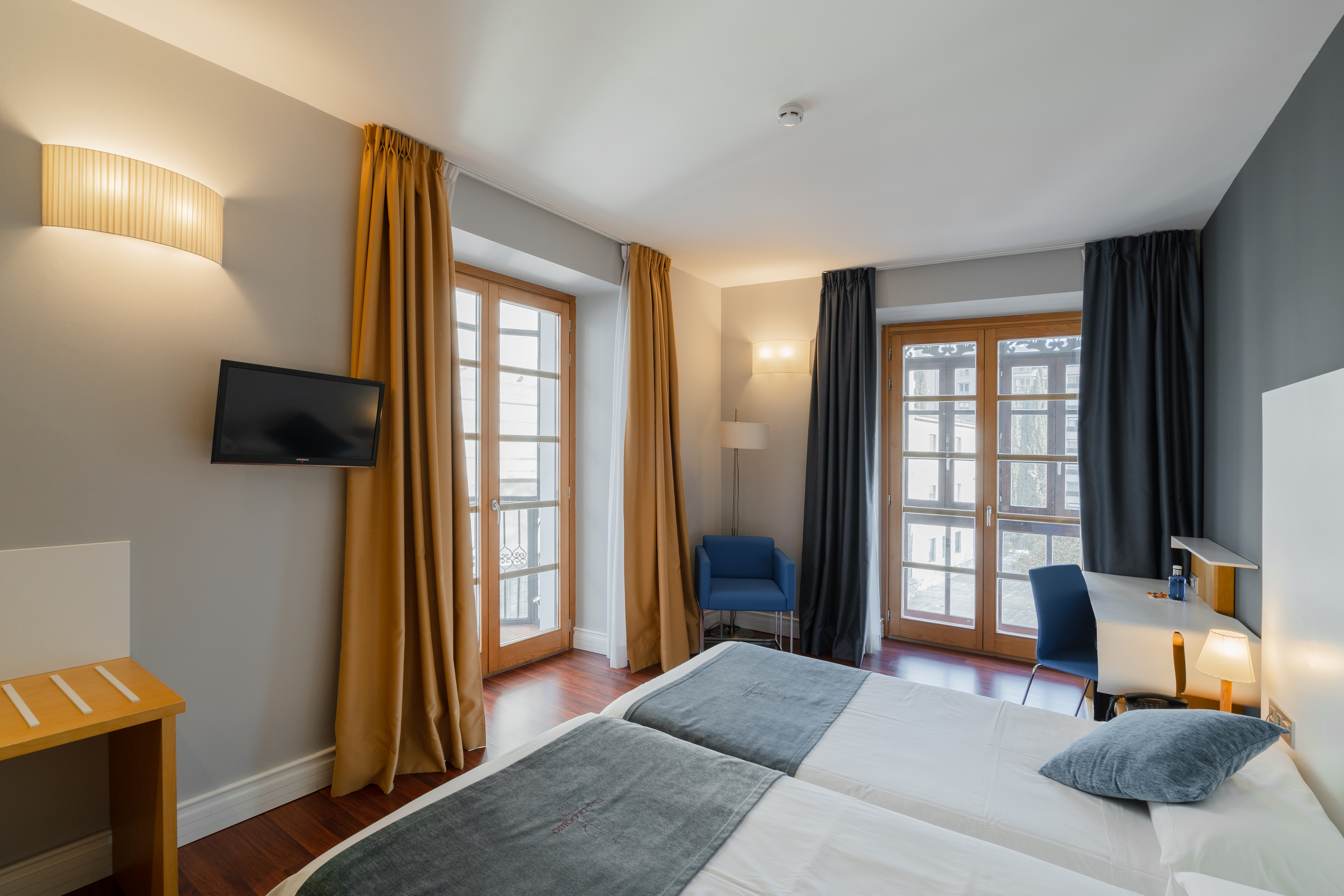 Double Single with Balcony