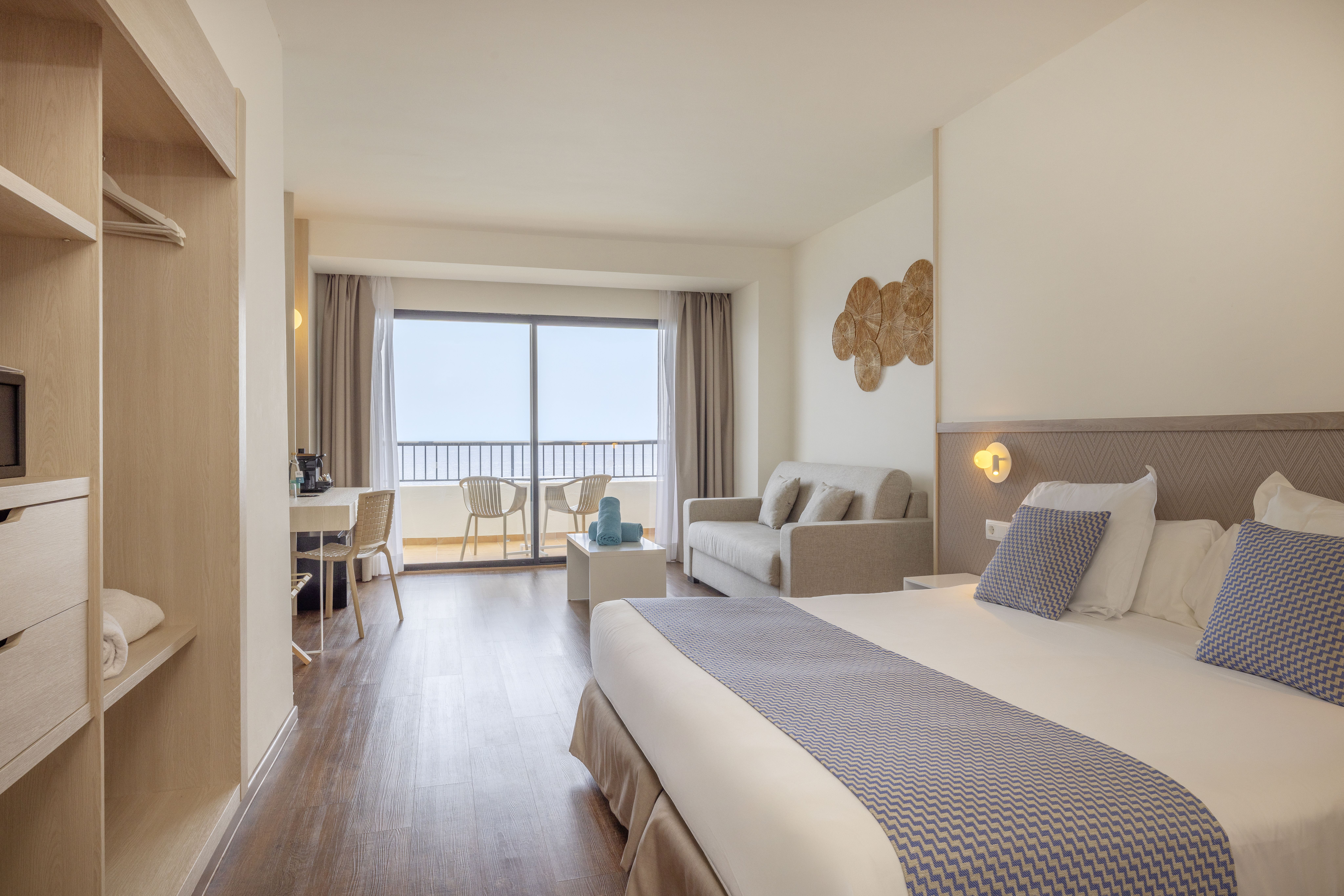 Double Single Superior Sea Front