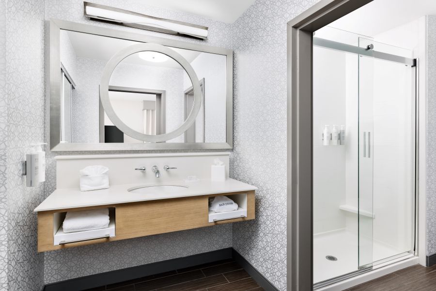 Studio Accessible King Size Bed