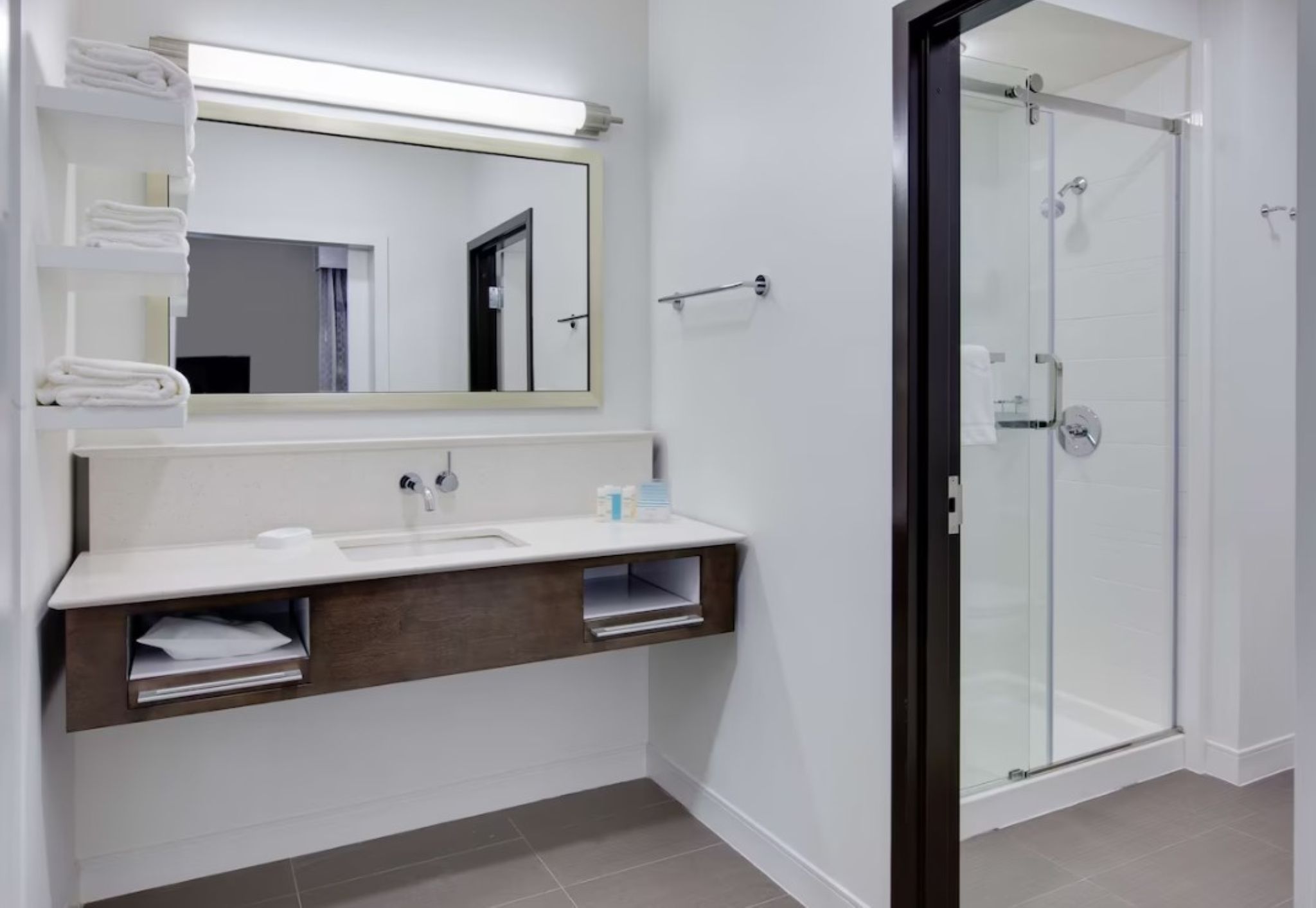 Double King Bed Non Smoking