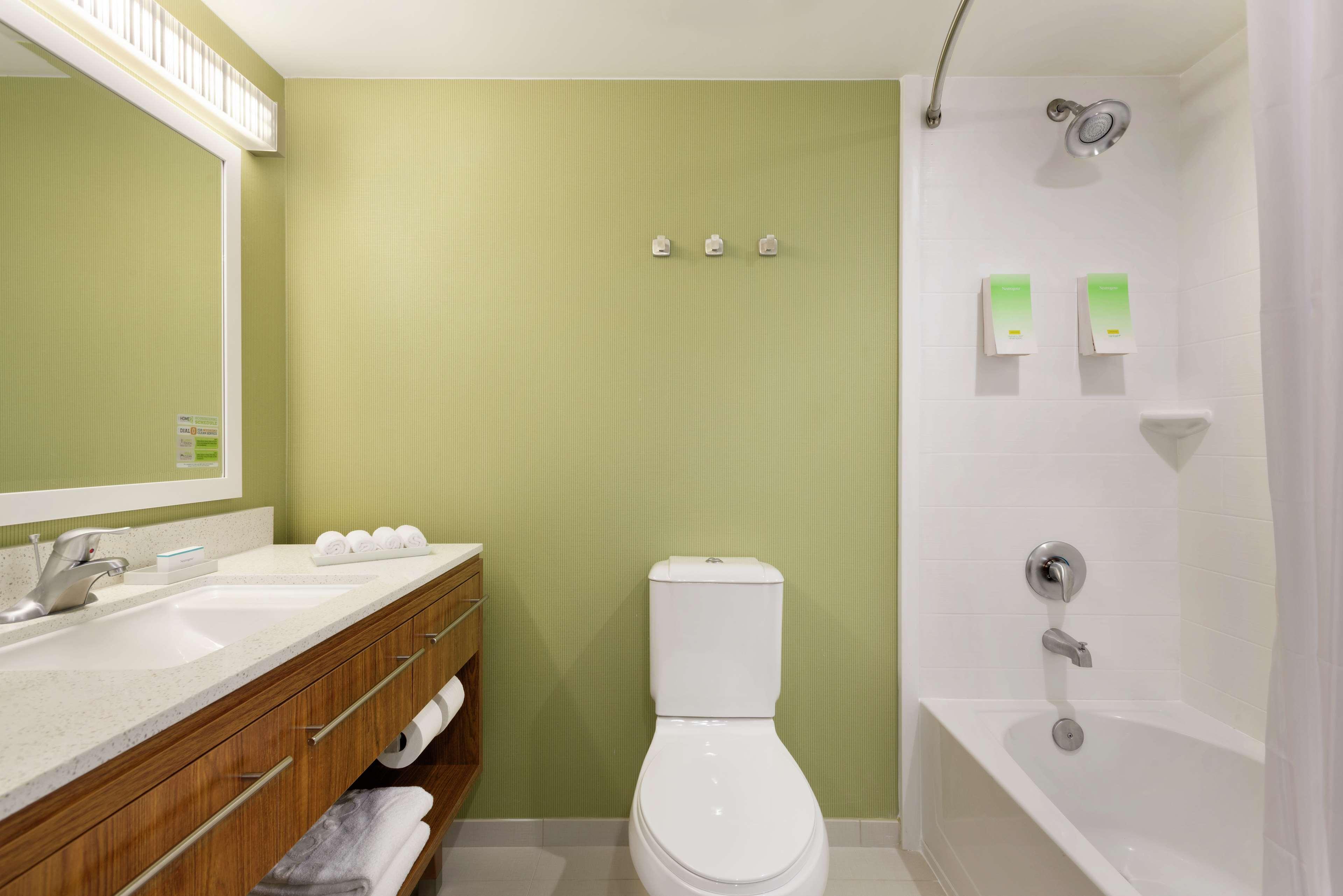 Studio Two Queen Beds Non Smoking