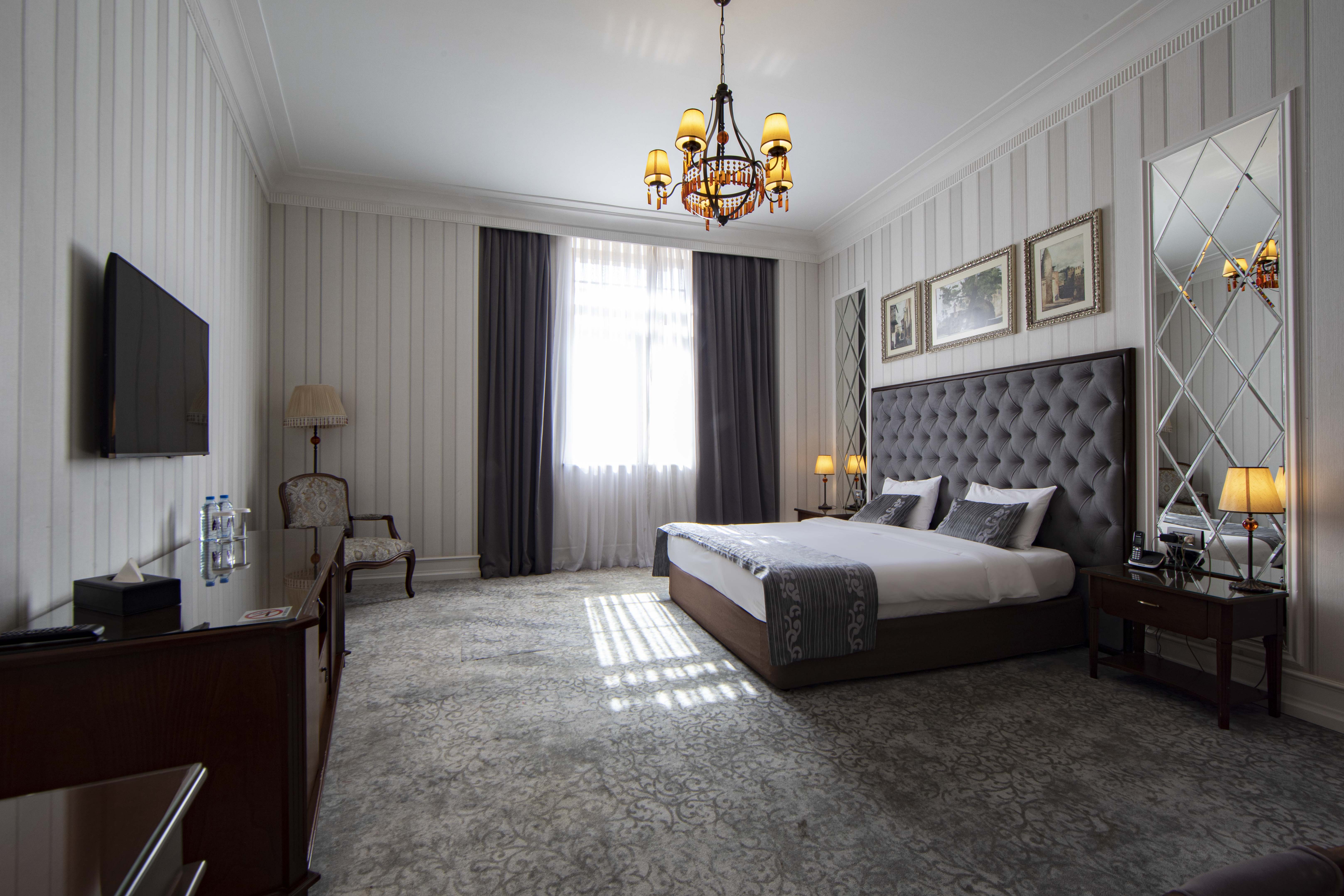 Double Single Executive