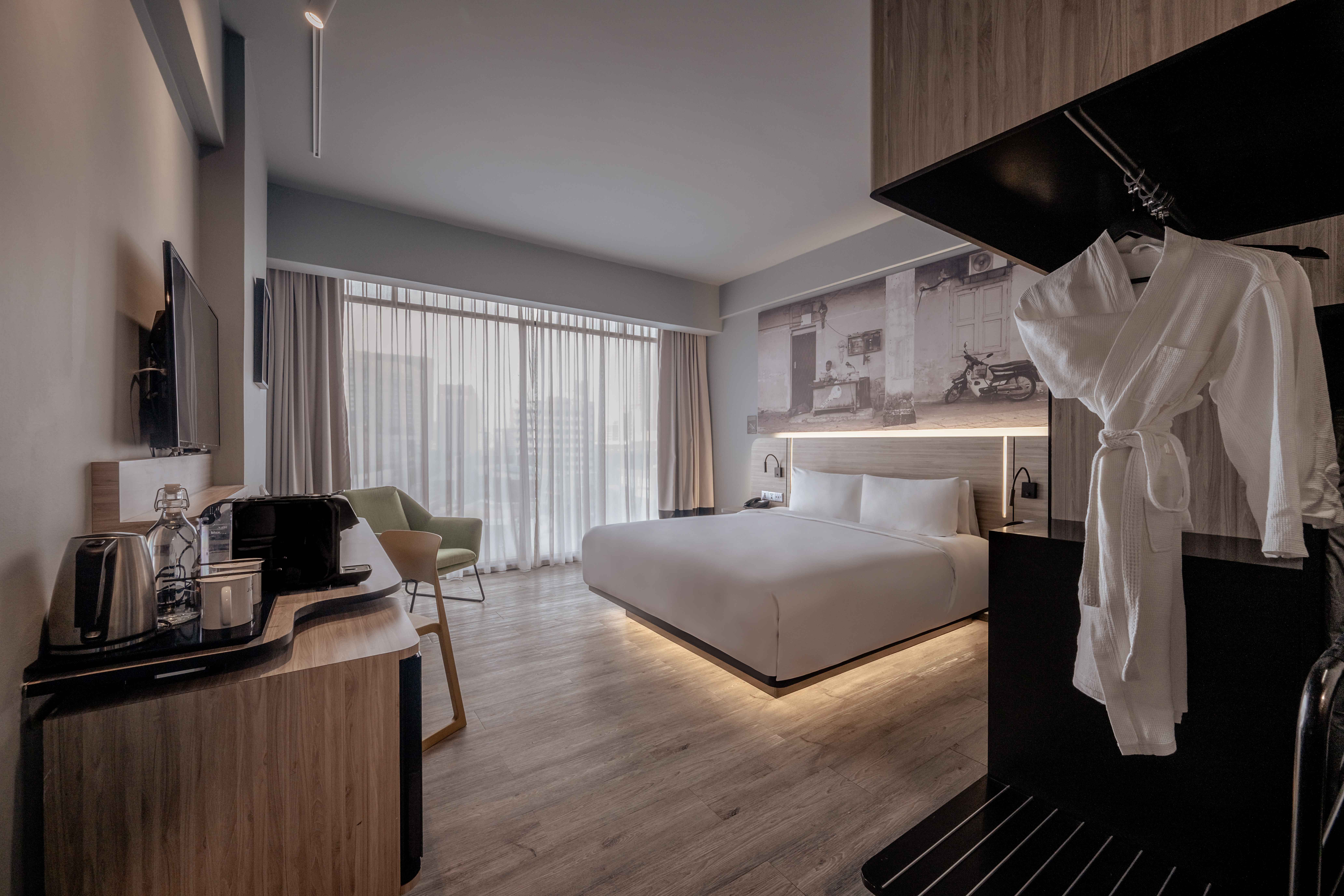 Double Deluxe King Bed