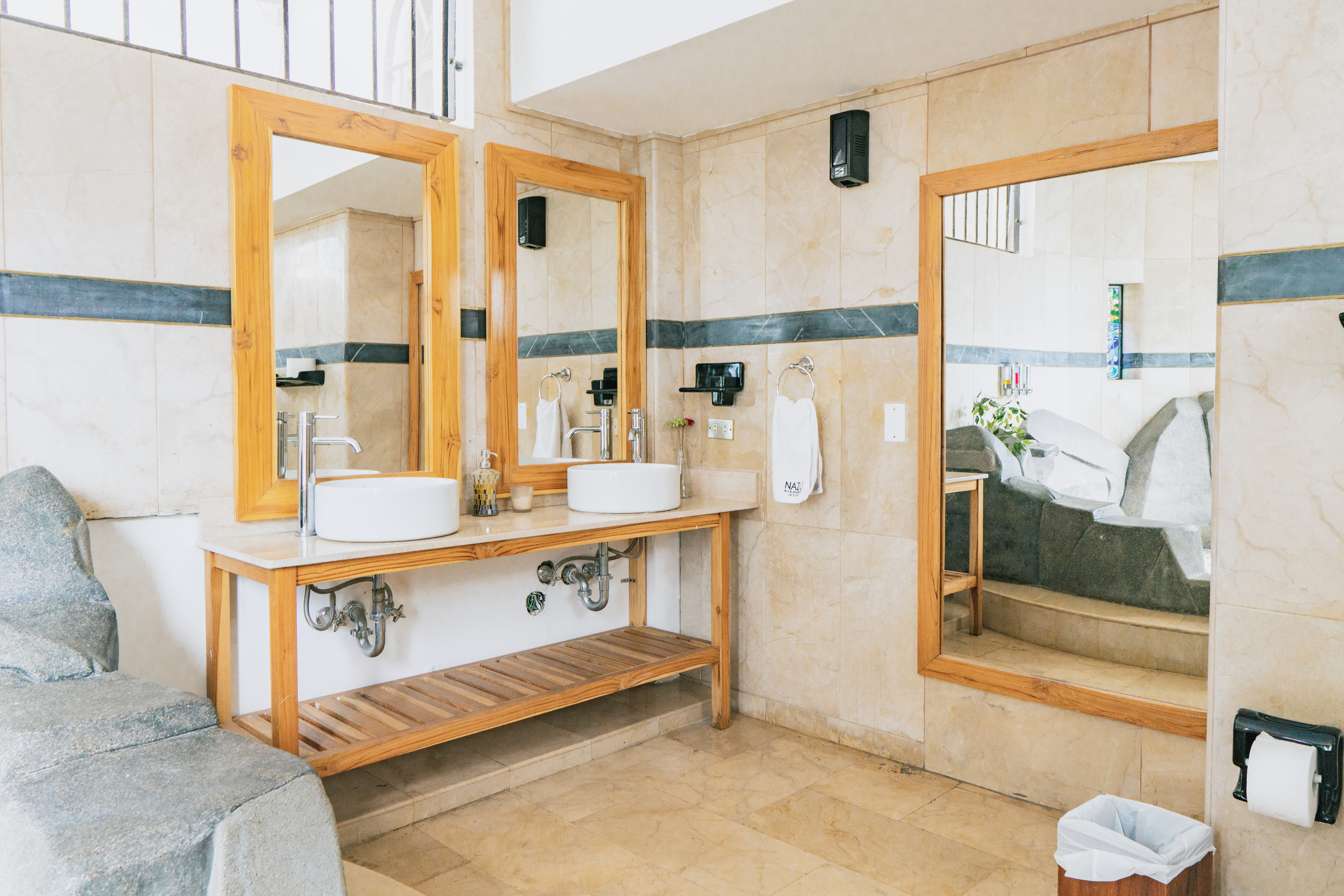 Suite Deluxe King Bed