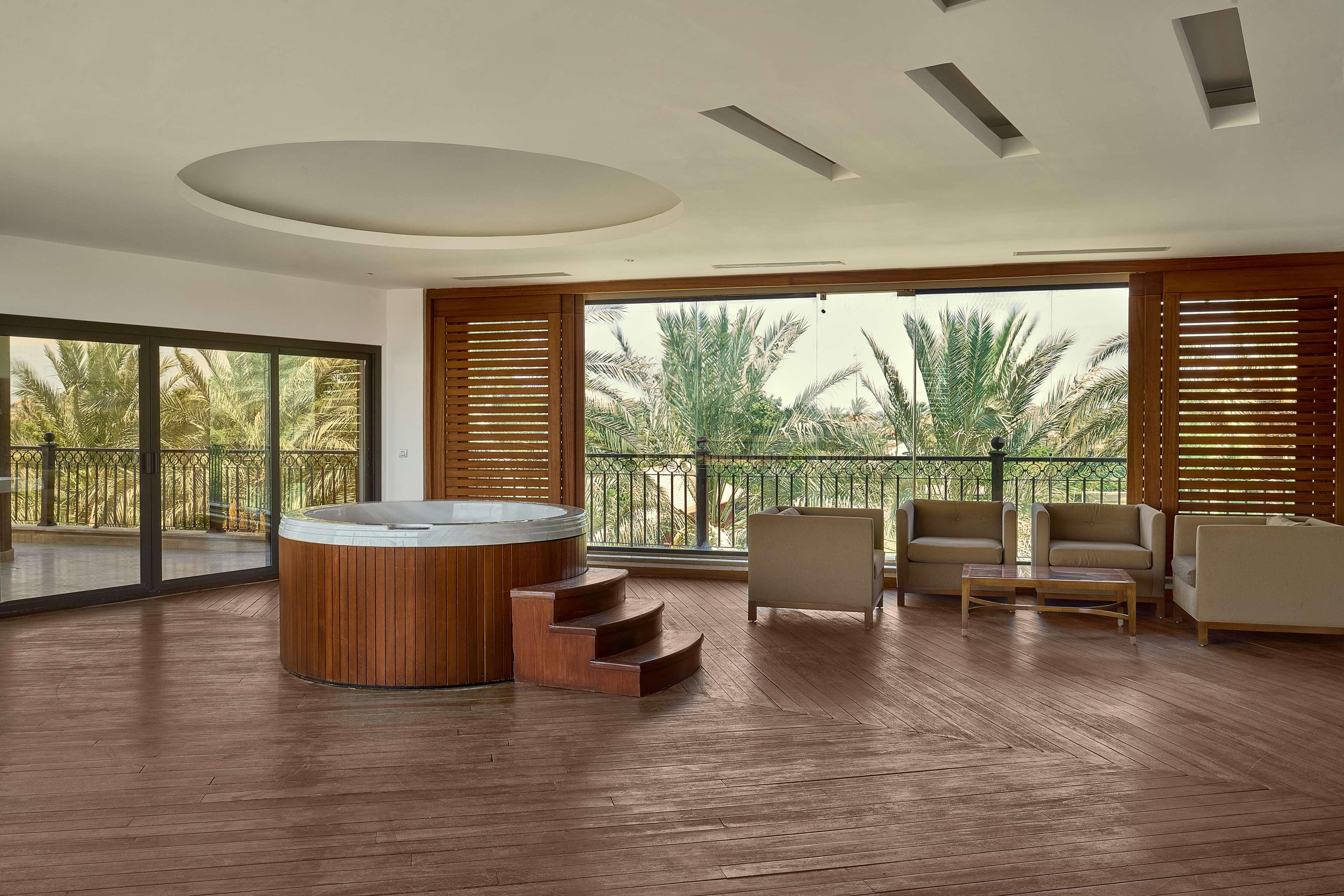 Suite Pool View King Bed