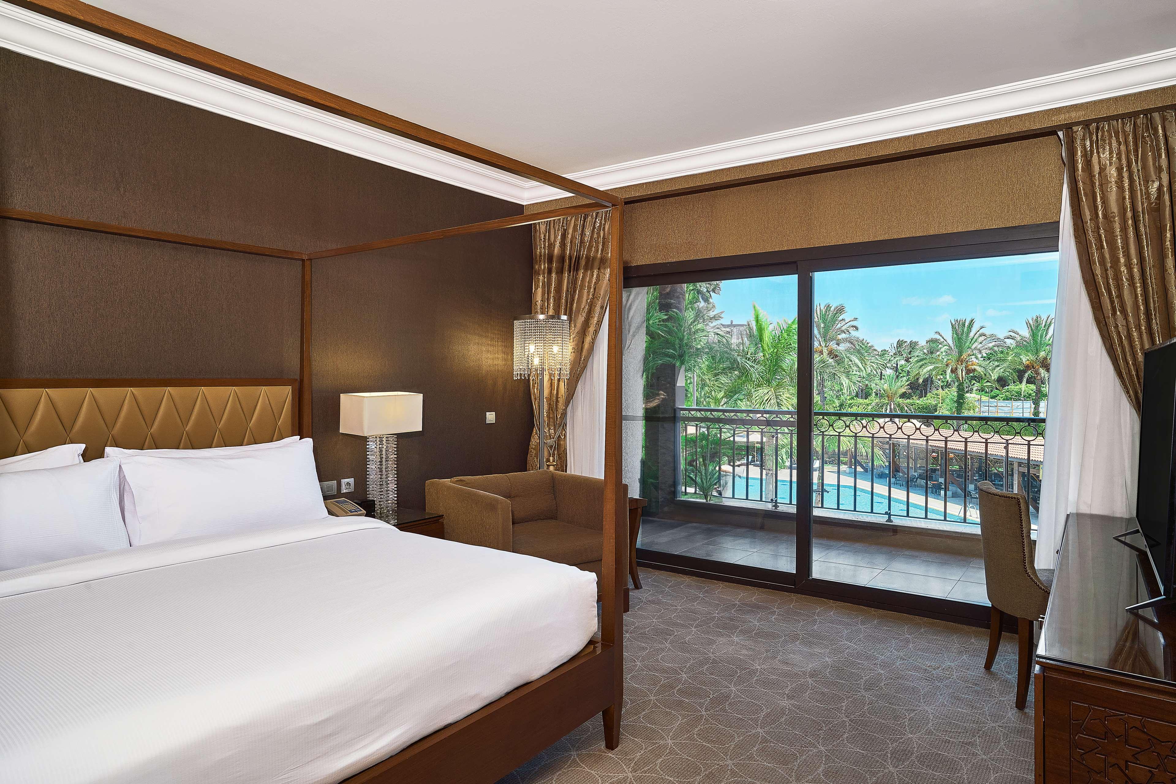 Suite Pool View King Bed