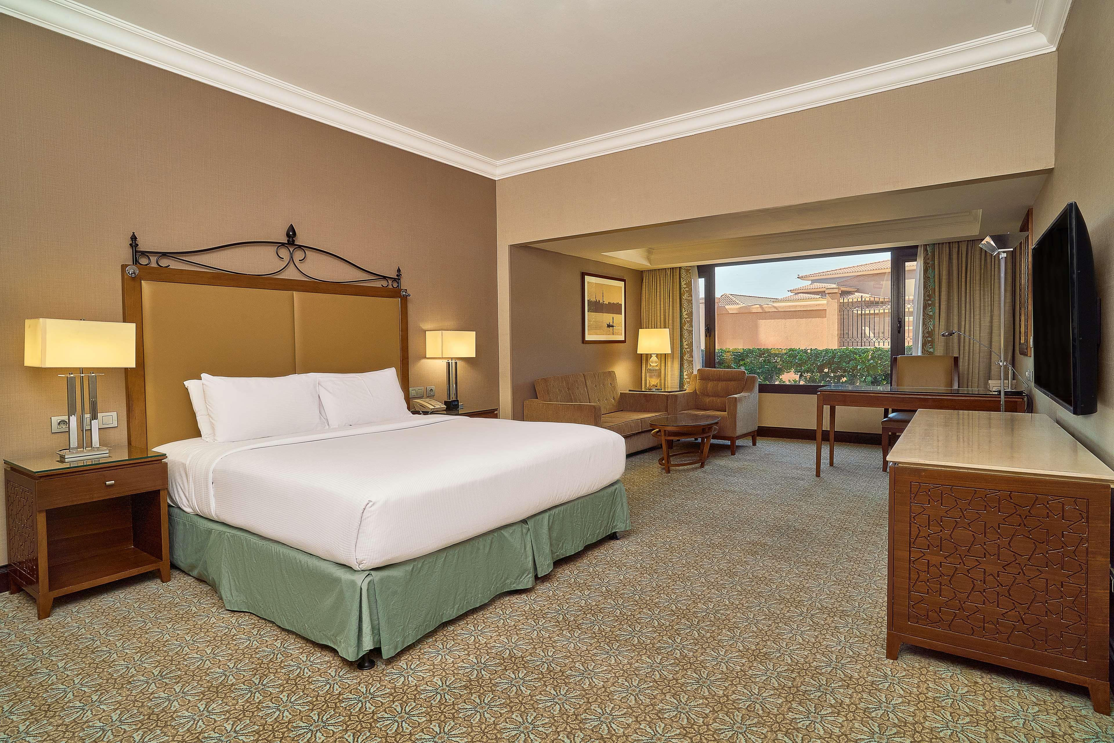 Suite Deluxe King Bed