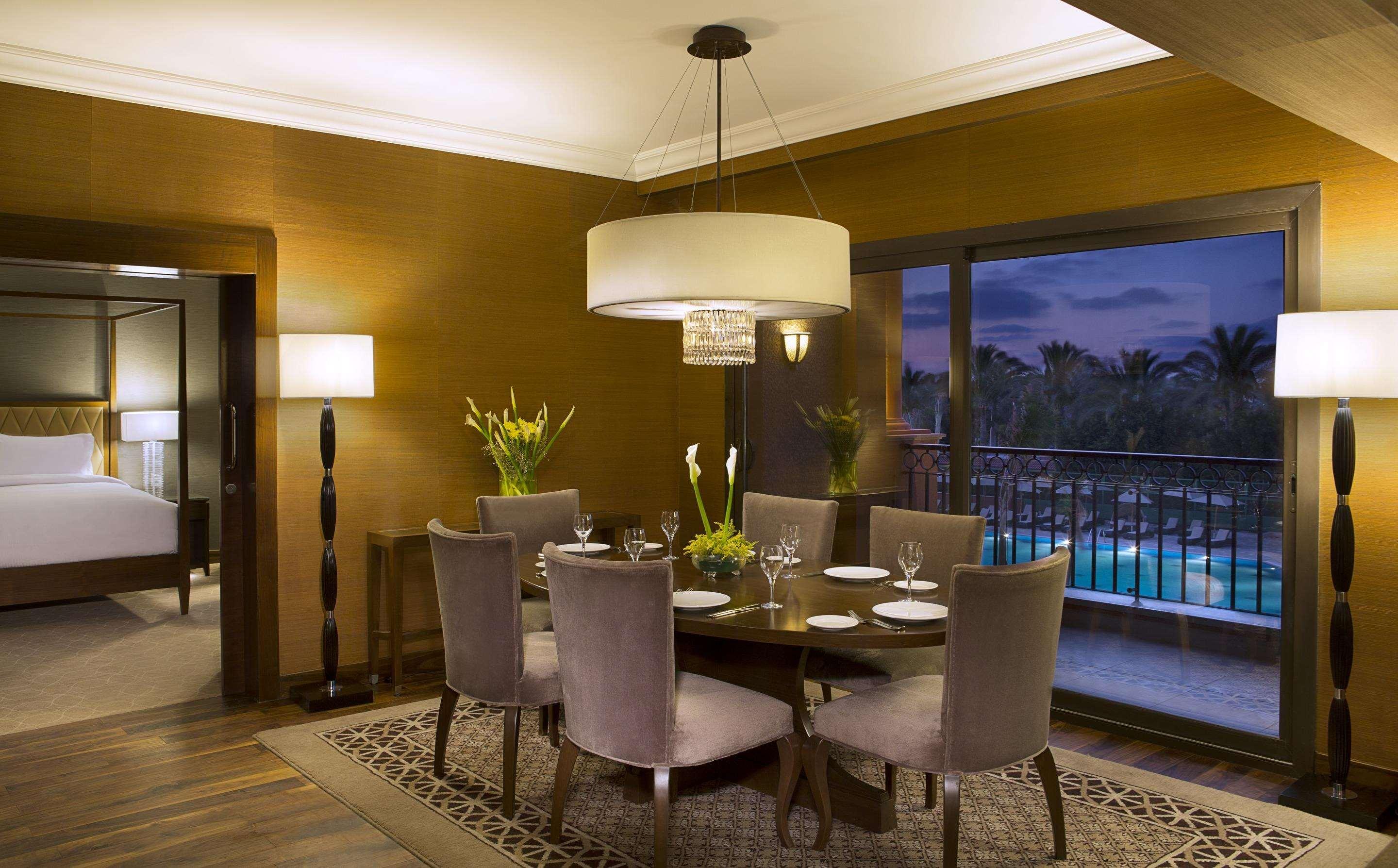 Suite Pool View King Bed