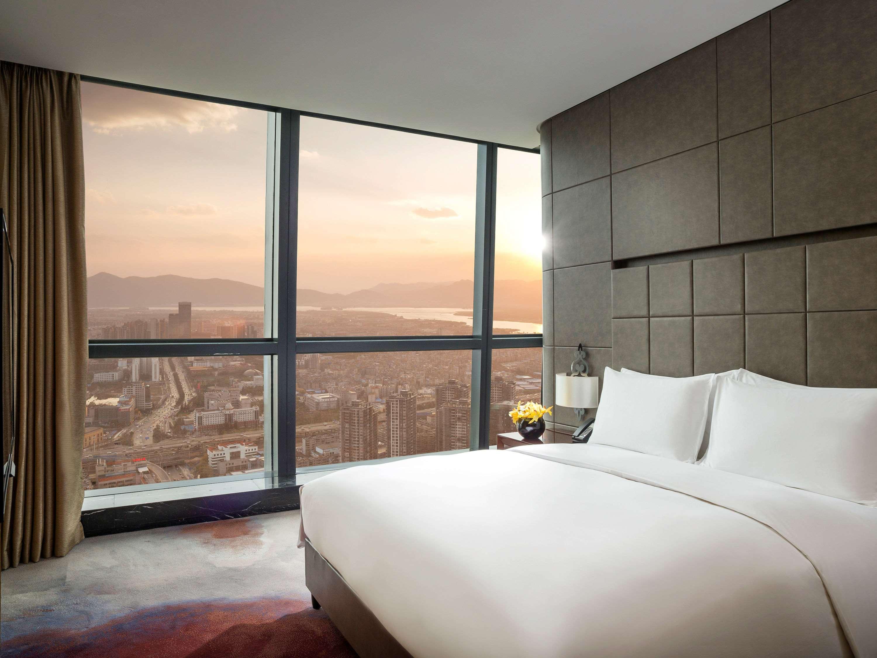 Junior Suite Club City View