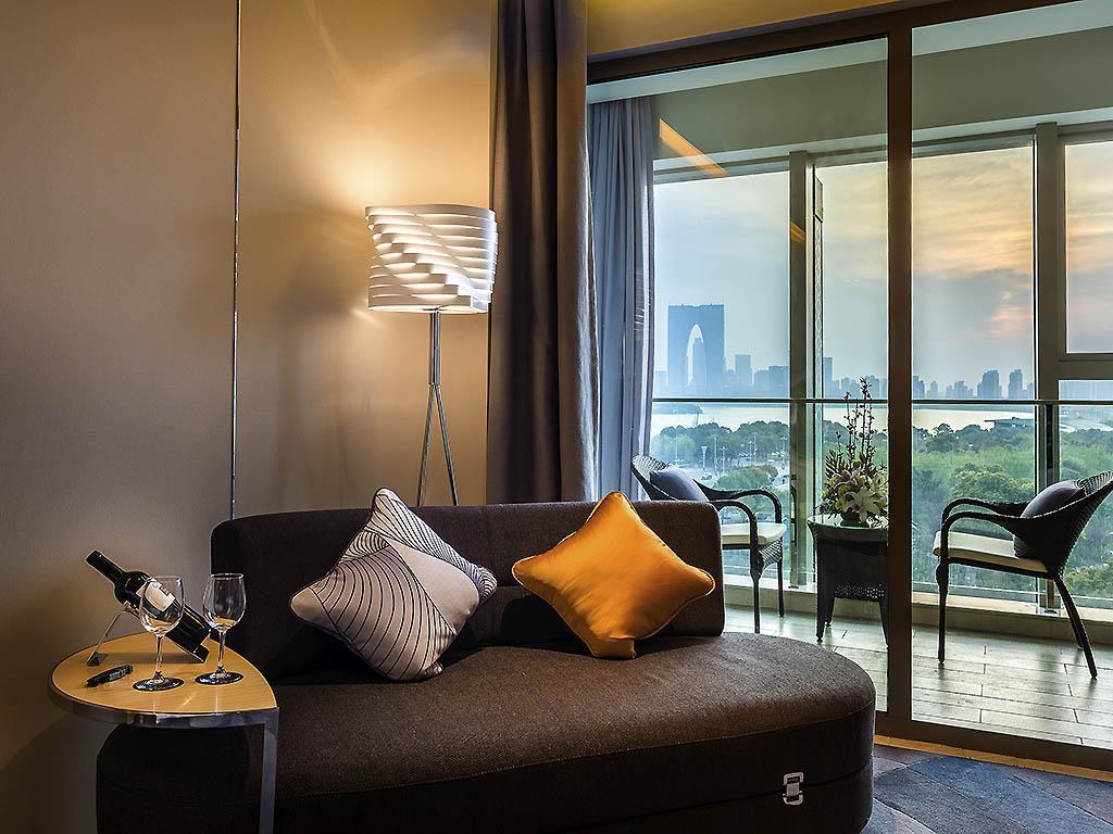 Double Deluxe King Bed