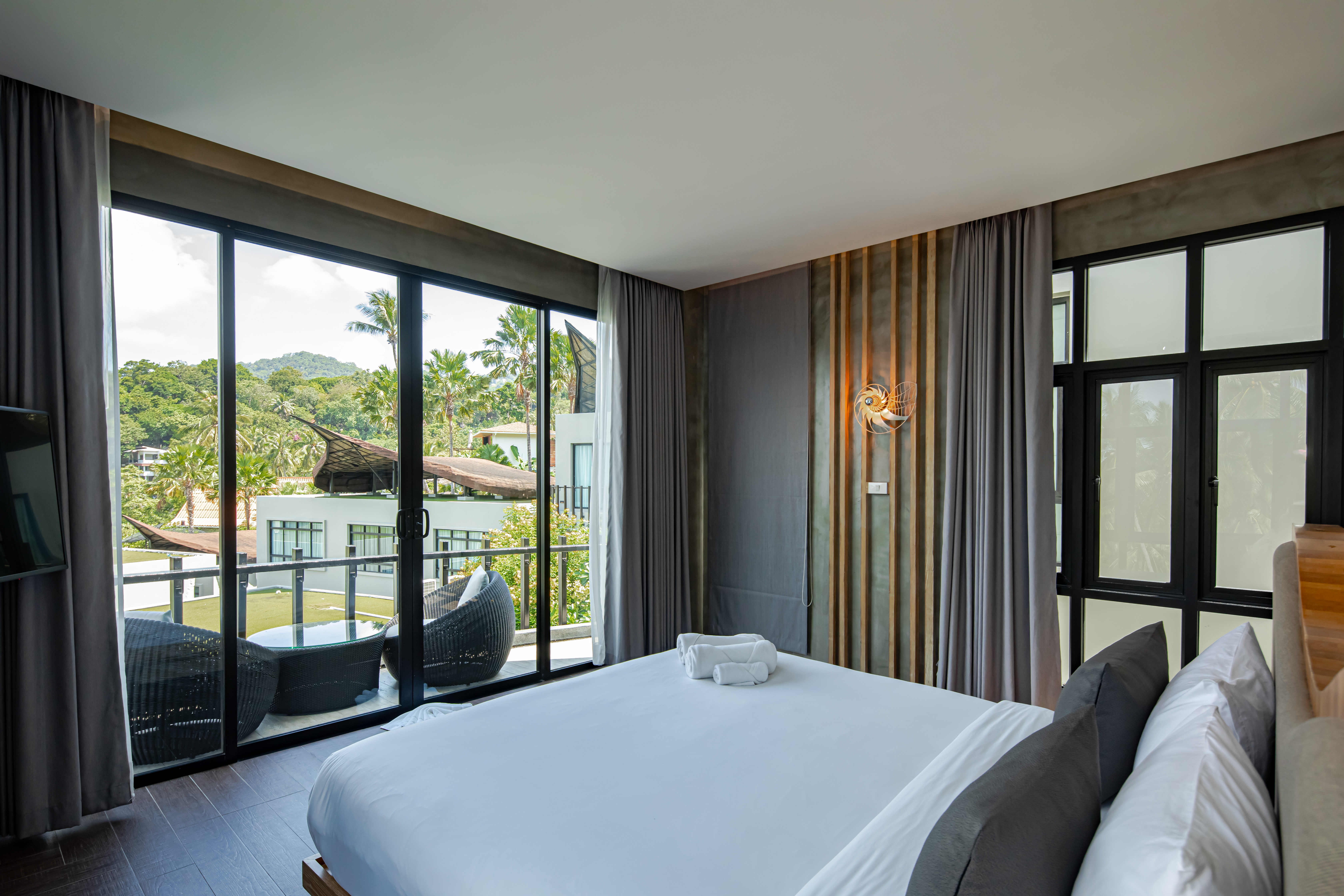 Double King Bed with Jacuzzi