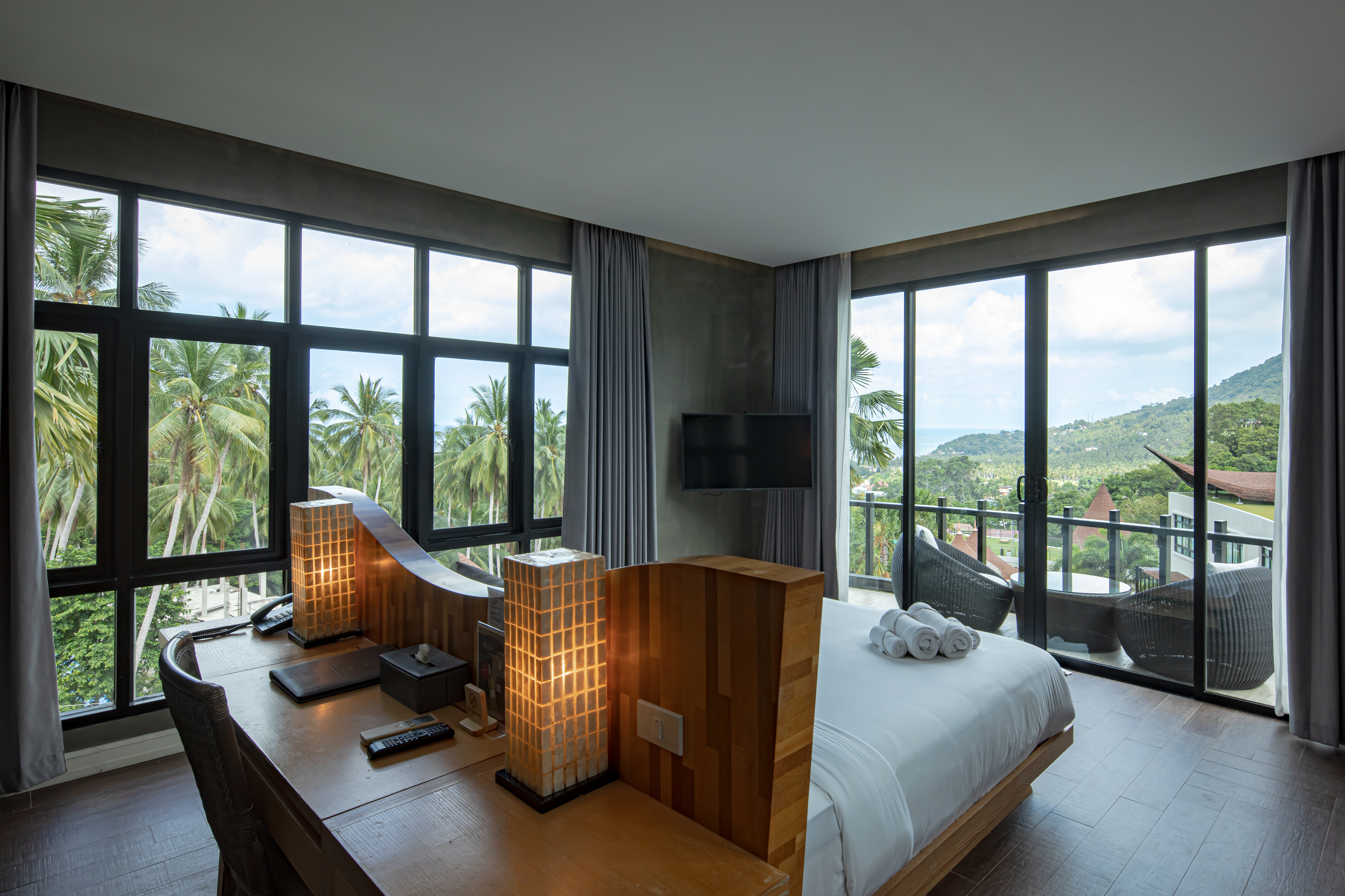 Double King Bed with Jacuzzi