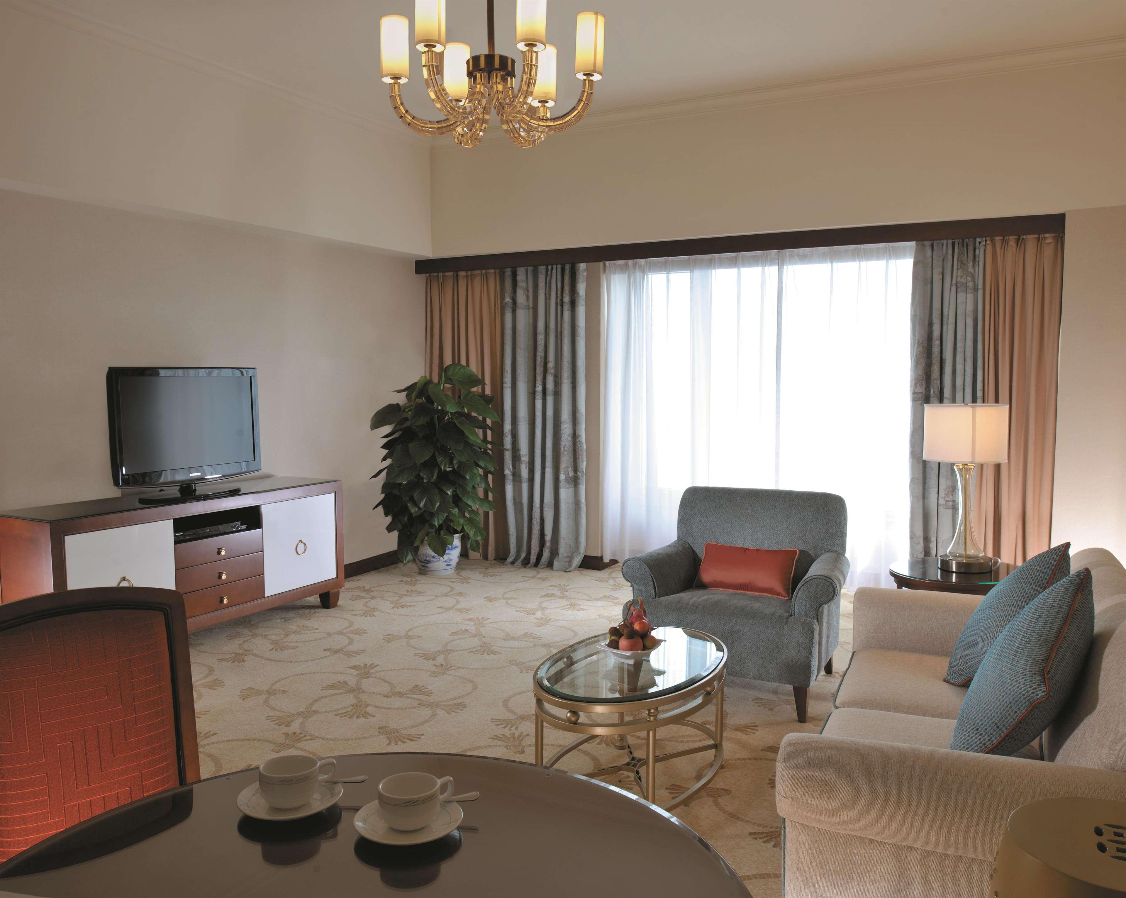 Suite Deluxe King Bed