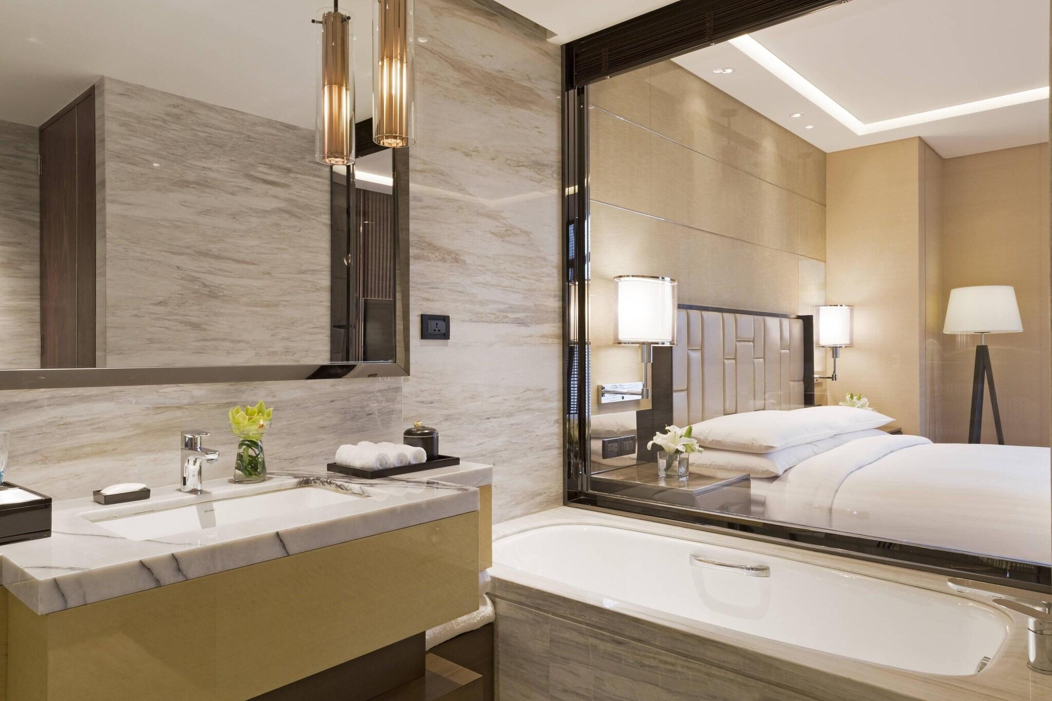 Studio King Size Bed