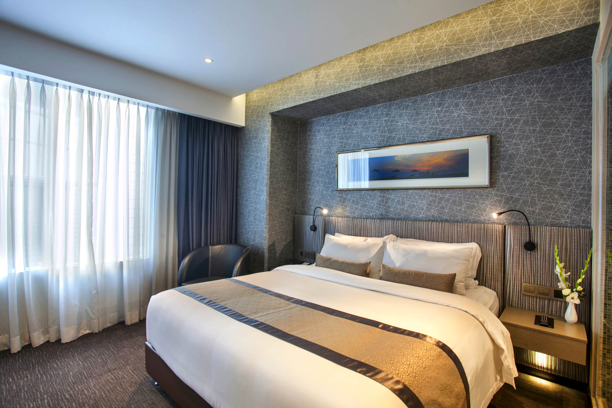 Single Deluxe King Bed