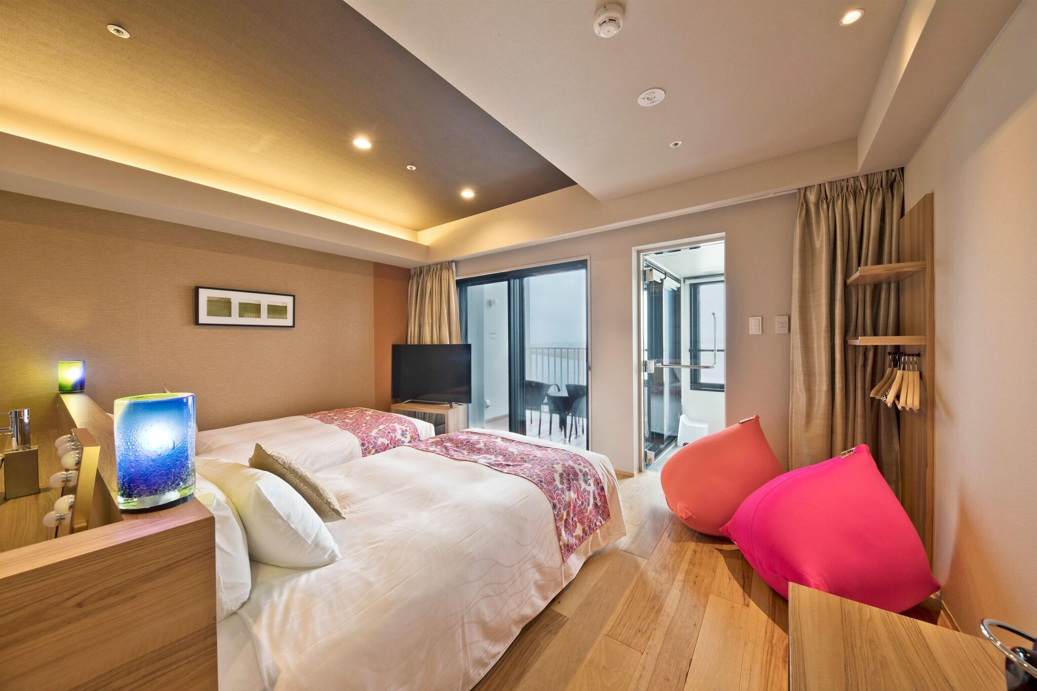 Twin Club with Views