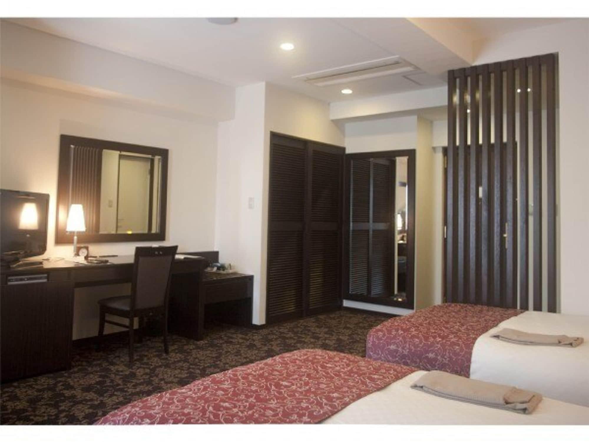 Twin Deluxe Two Beds