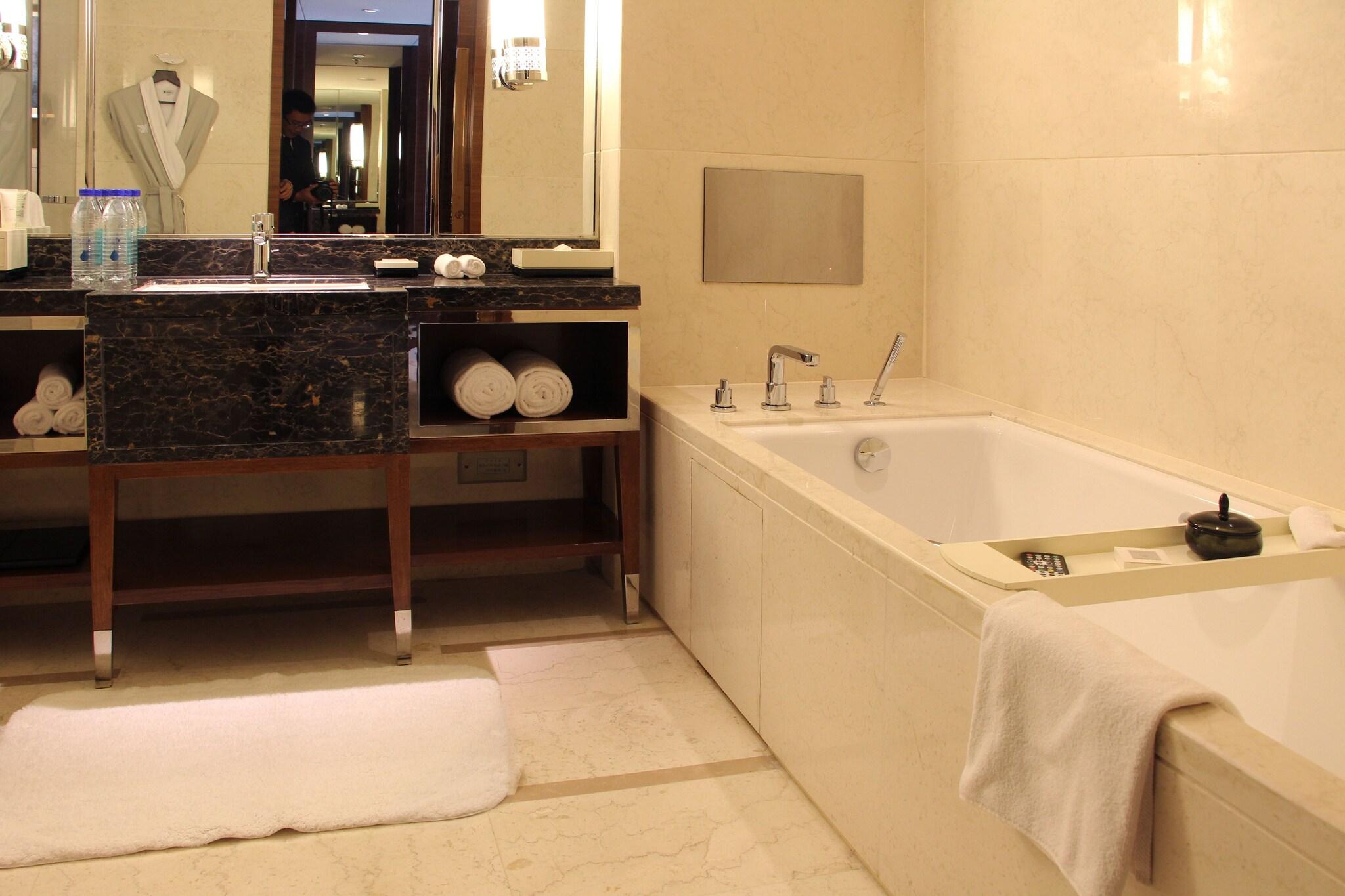 Studio Executive King Bed